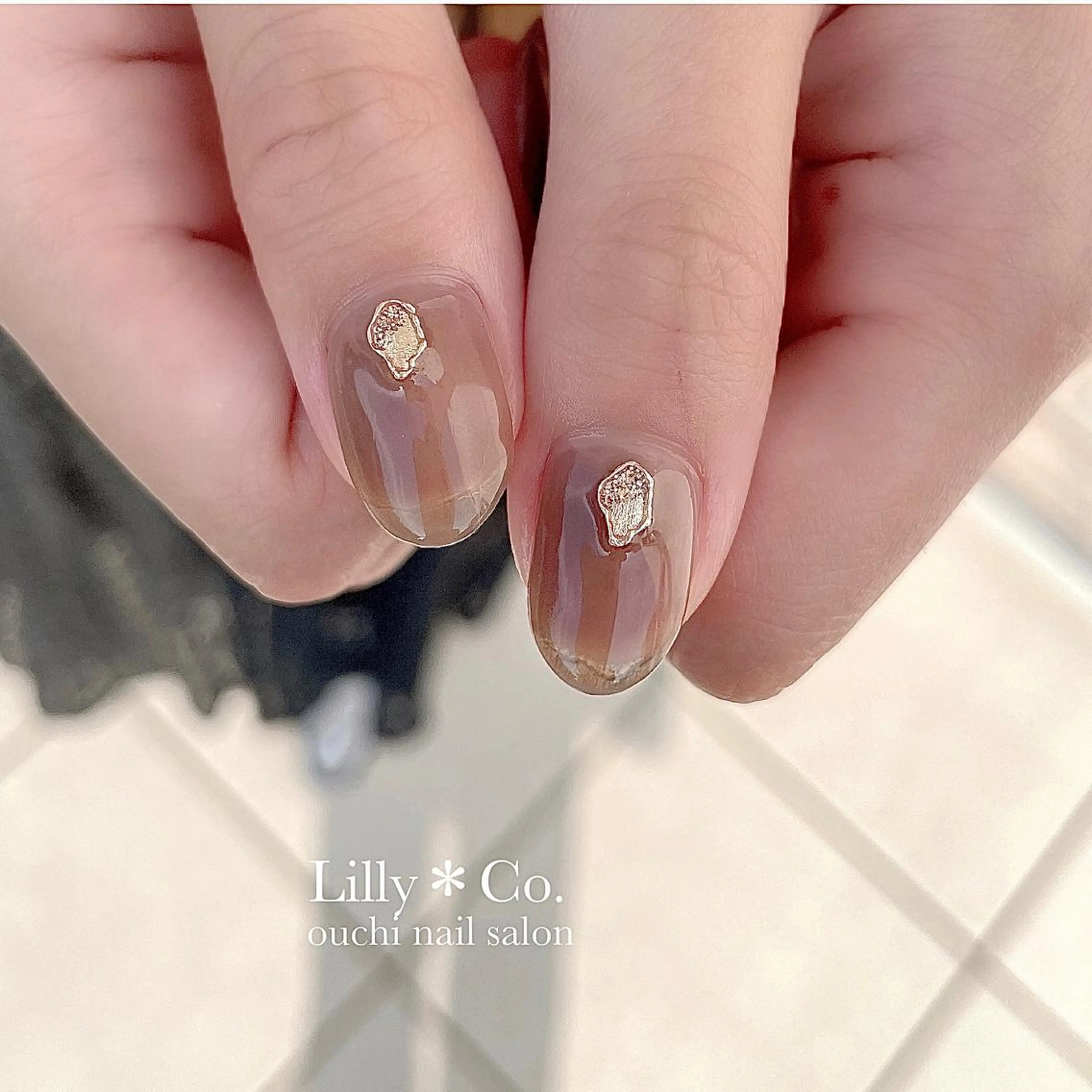 ネイル ゴールド Lilly Co.のネイルデザイン