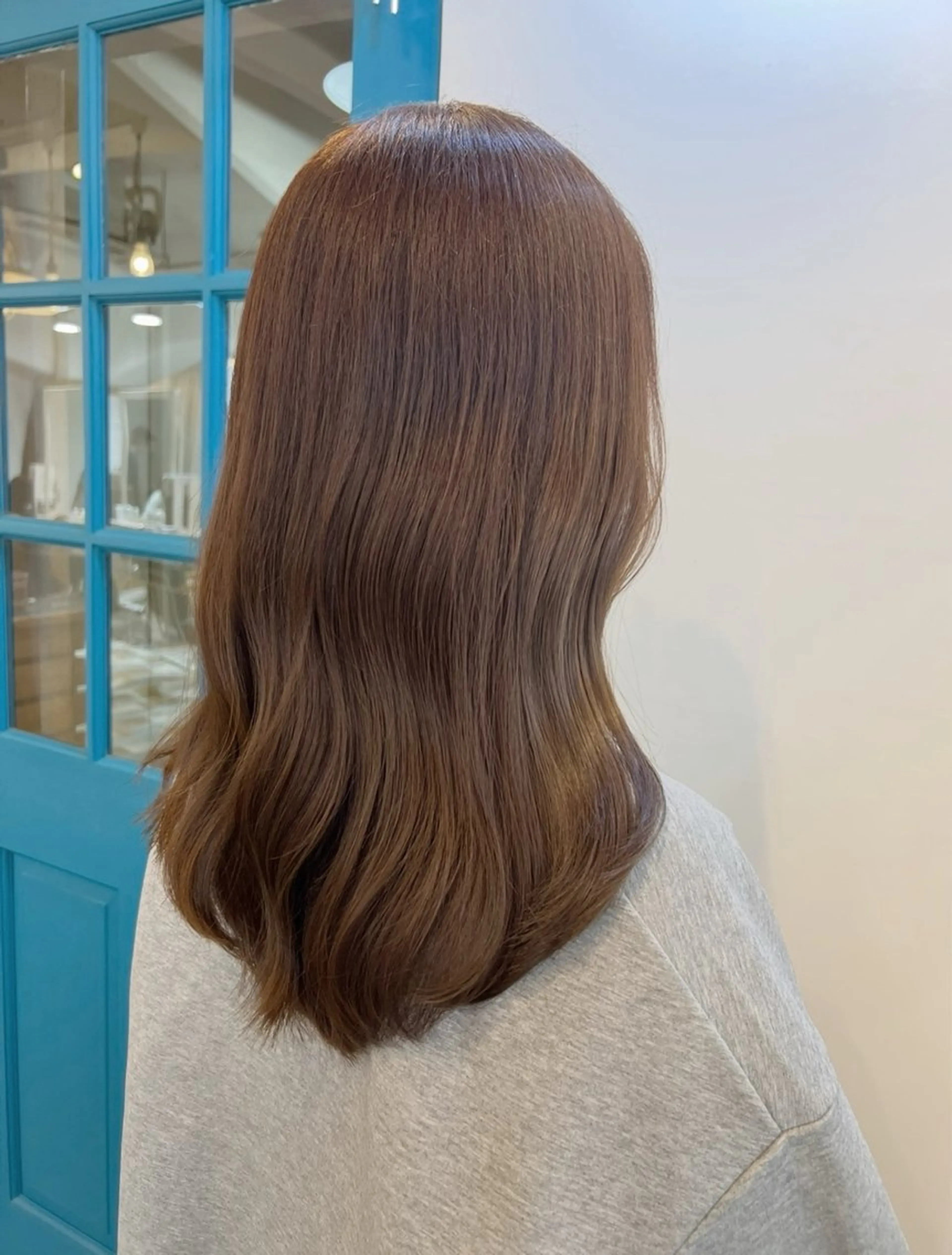 ロング カラー ベージュカラー ブリーチ デザインカラー イヤリングカラー ハイライトカラー カット ヘアカラー トリートメント KANA/ボブ/ インナーカラー/艶髪のヘアスタイル