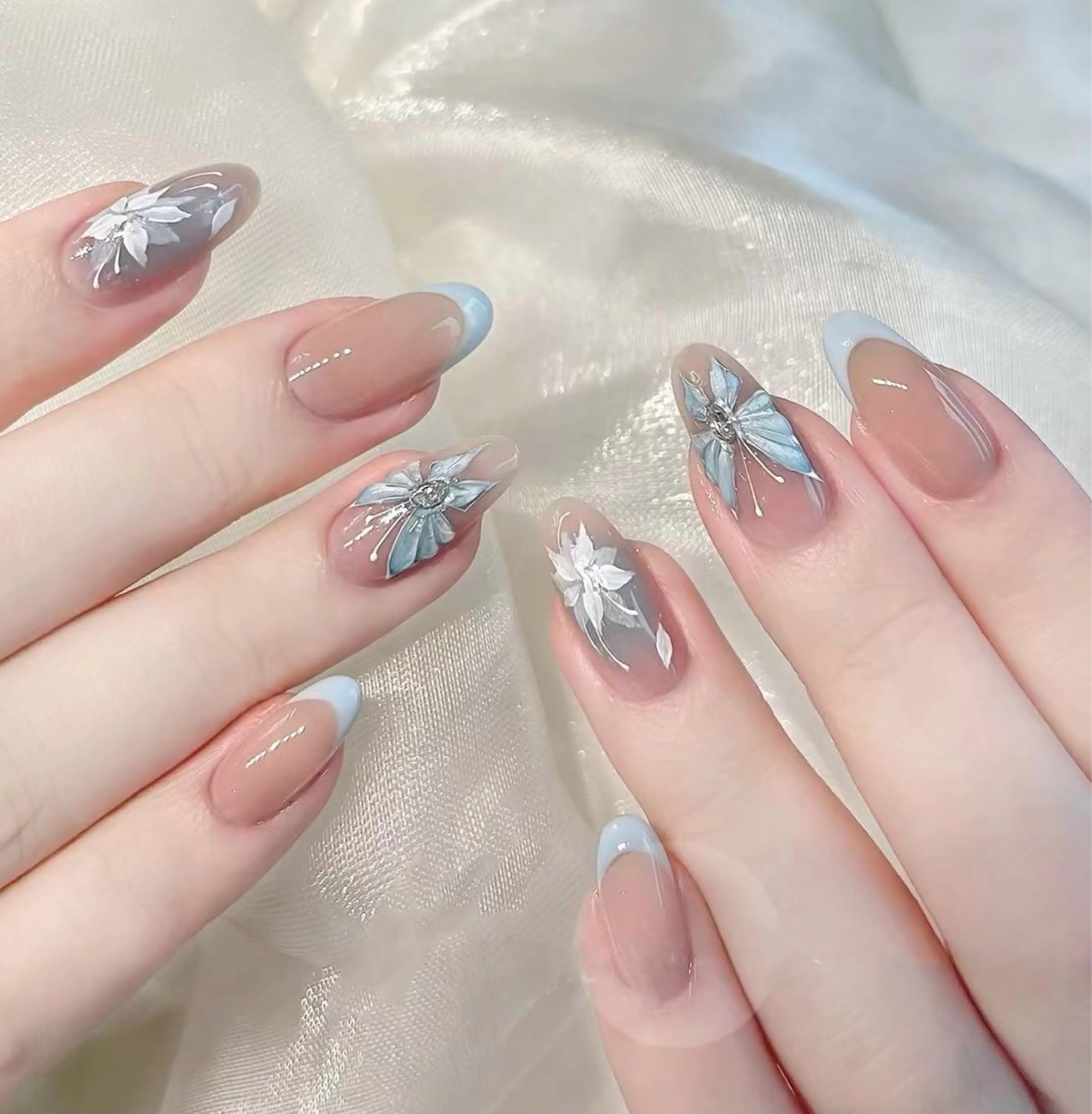 ネイル ハンドネイル ハンドケア U +のネイルデザイン