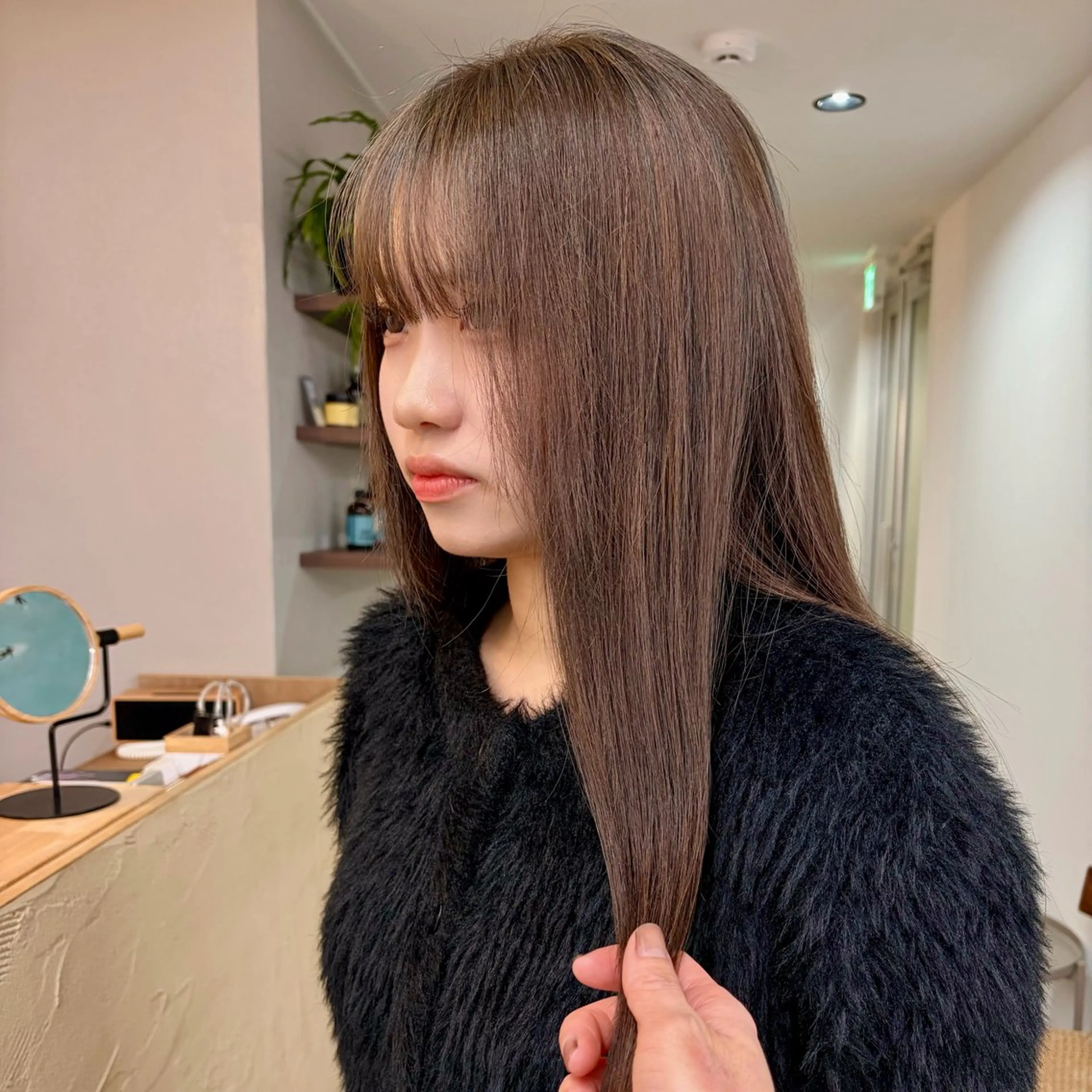 ロング カラー 透明感カラー グレージュ ヘアカラー 髪も心も健康に🤎 原亜希子のヘアスタイル