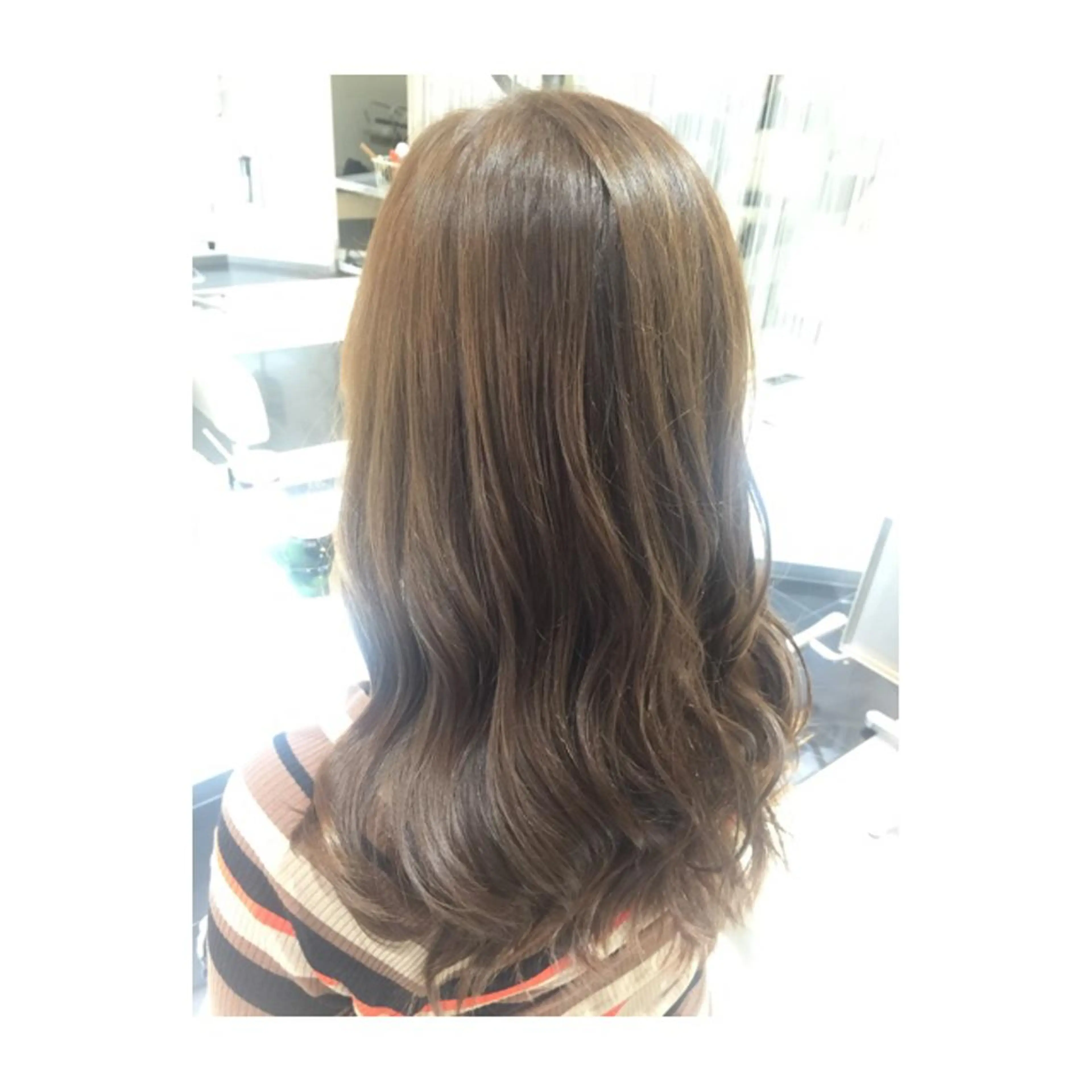 セミロング アッシュ 外国人風カラー ショートが得意✂️ 藤城建太のヘアスタイル