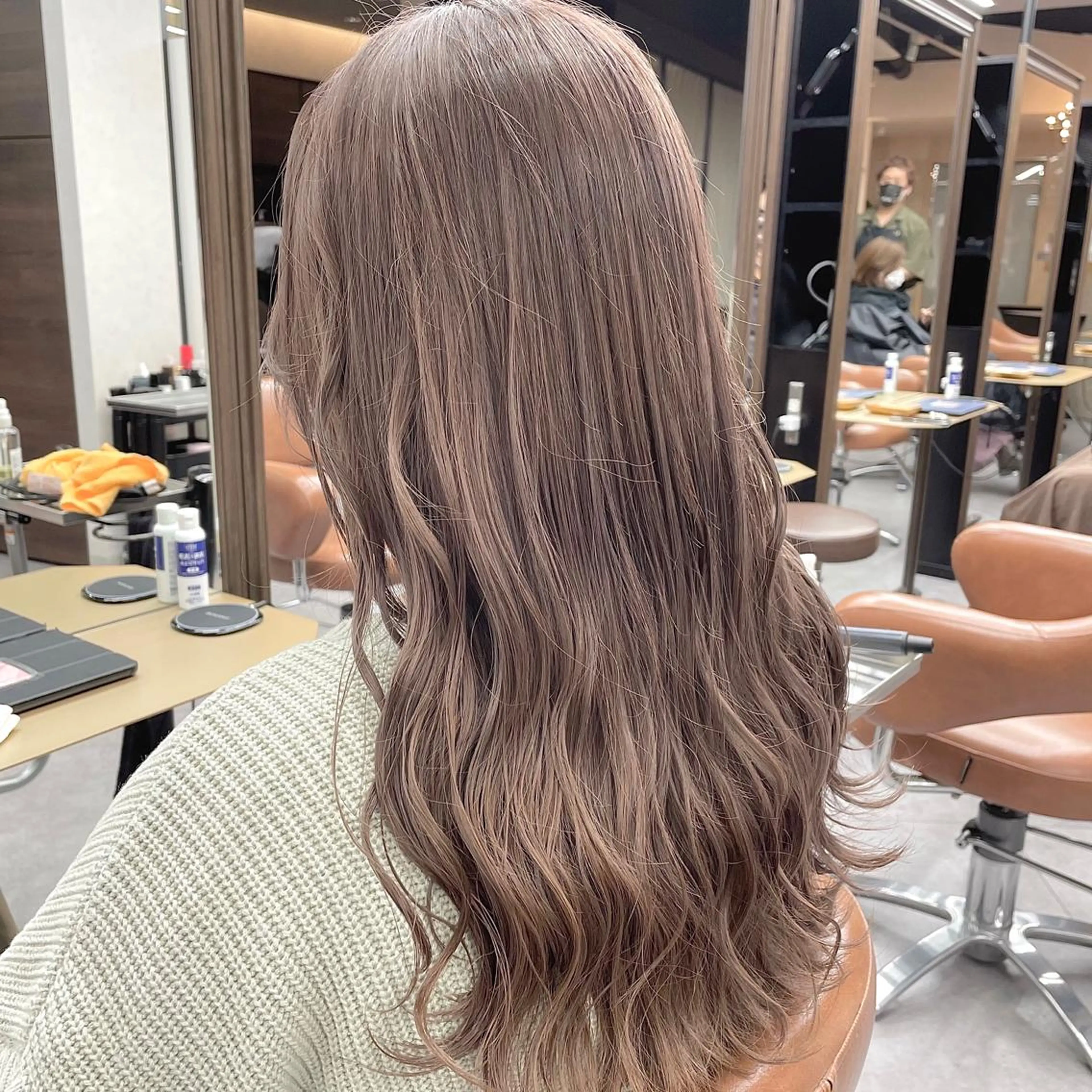 カラー ウルフとハイトーン みっちー✂️のヘアスタイル