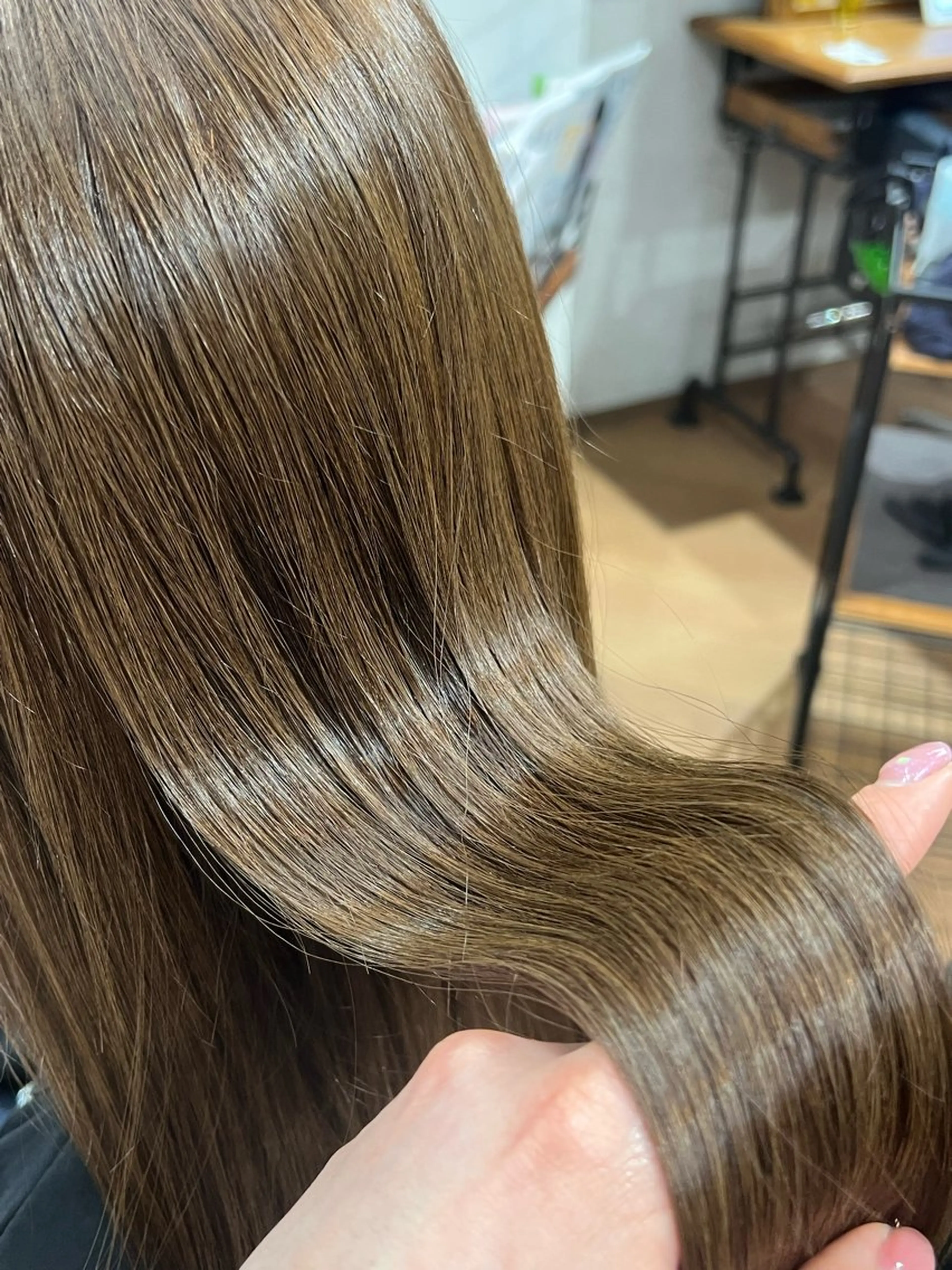 ロング ヘアカラー イリオモテ レナのヘアスタイル