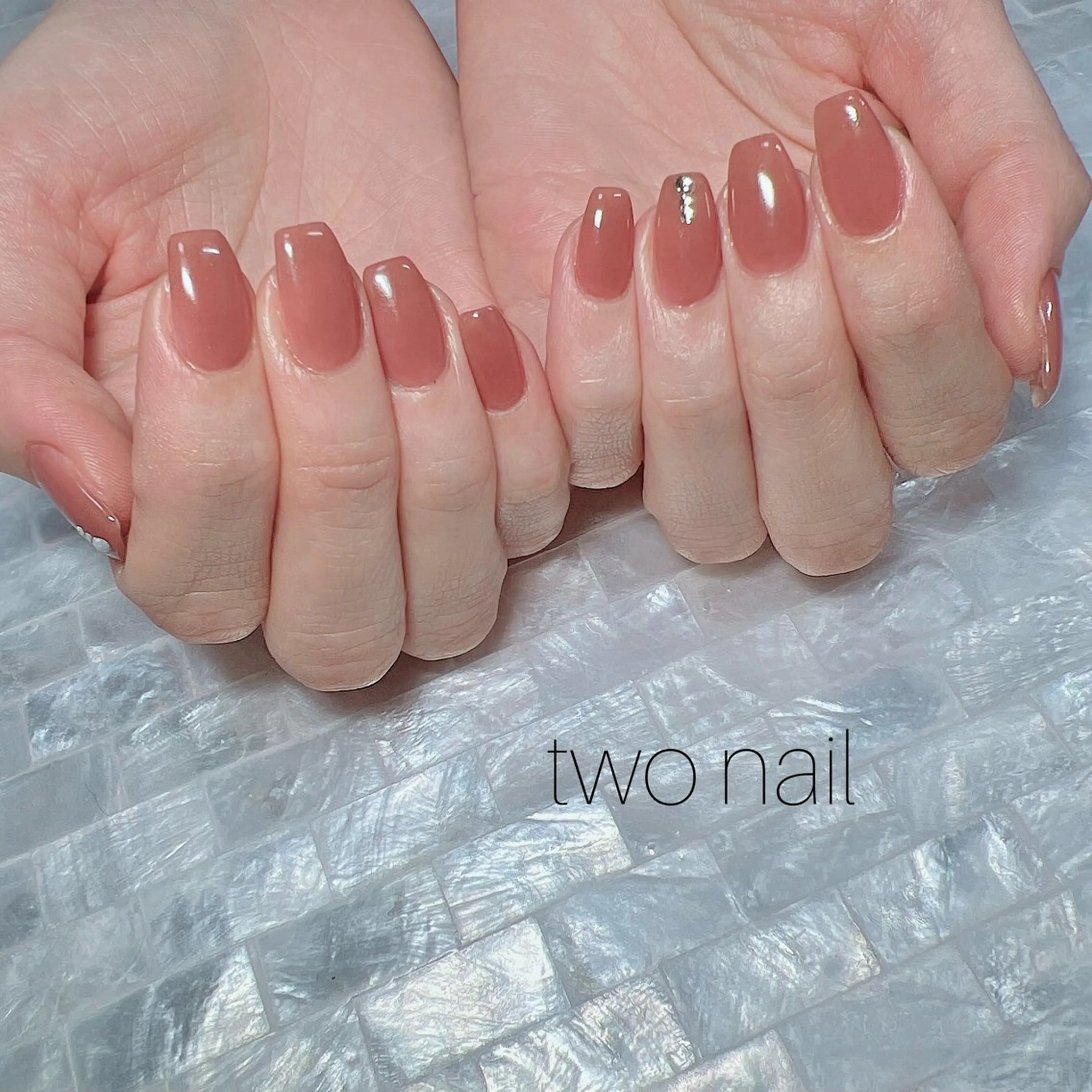 ネイル ブラウン ネイルチップ ホワイト ハンドネイル two nailのネイルデザイン