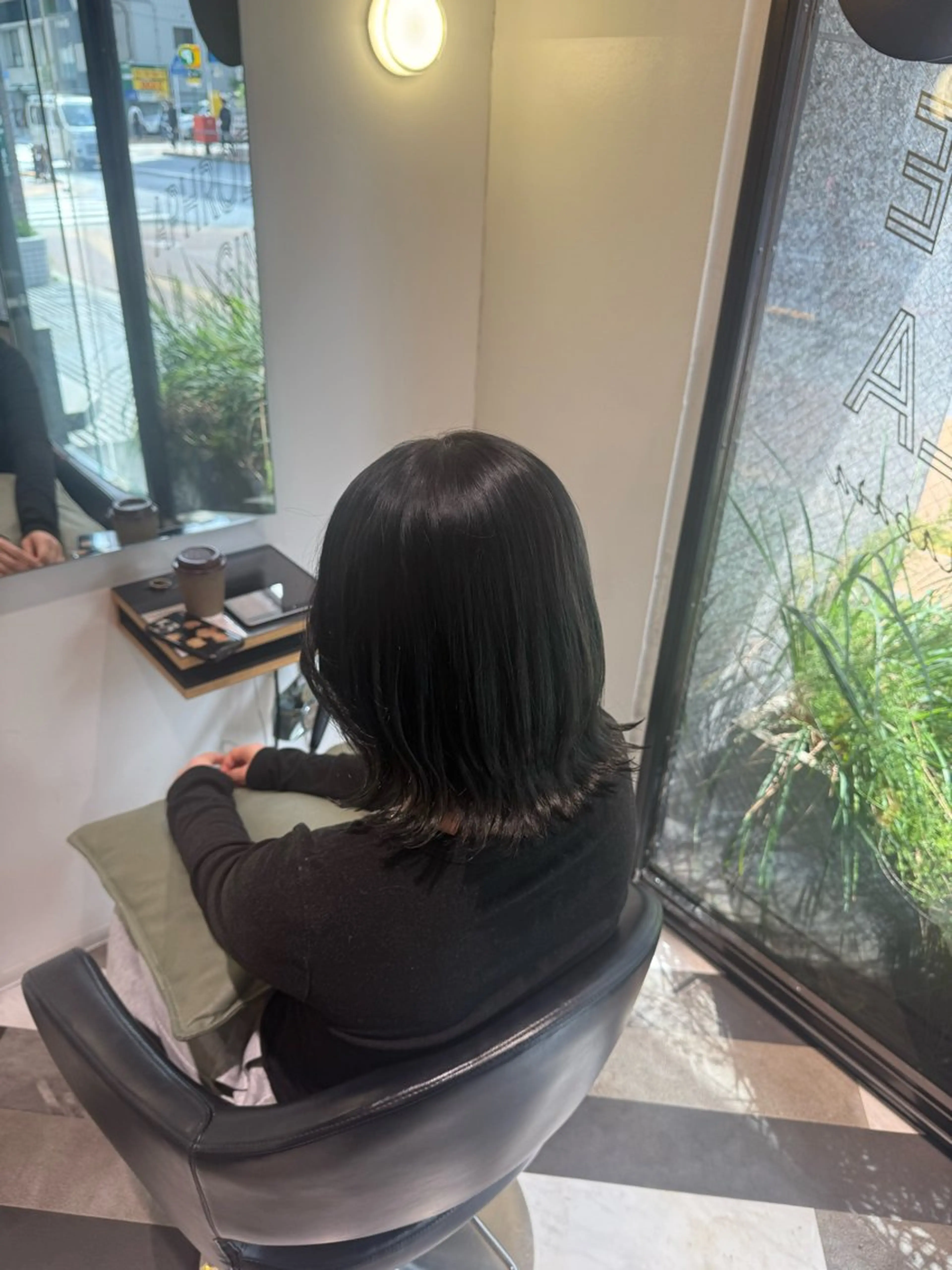 ミディアム カラー 山口 愛華のヘアスタイル