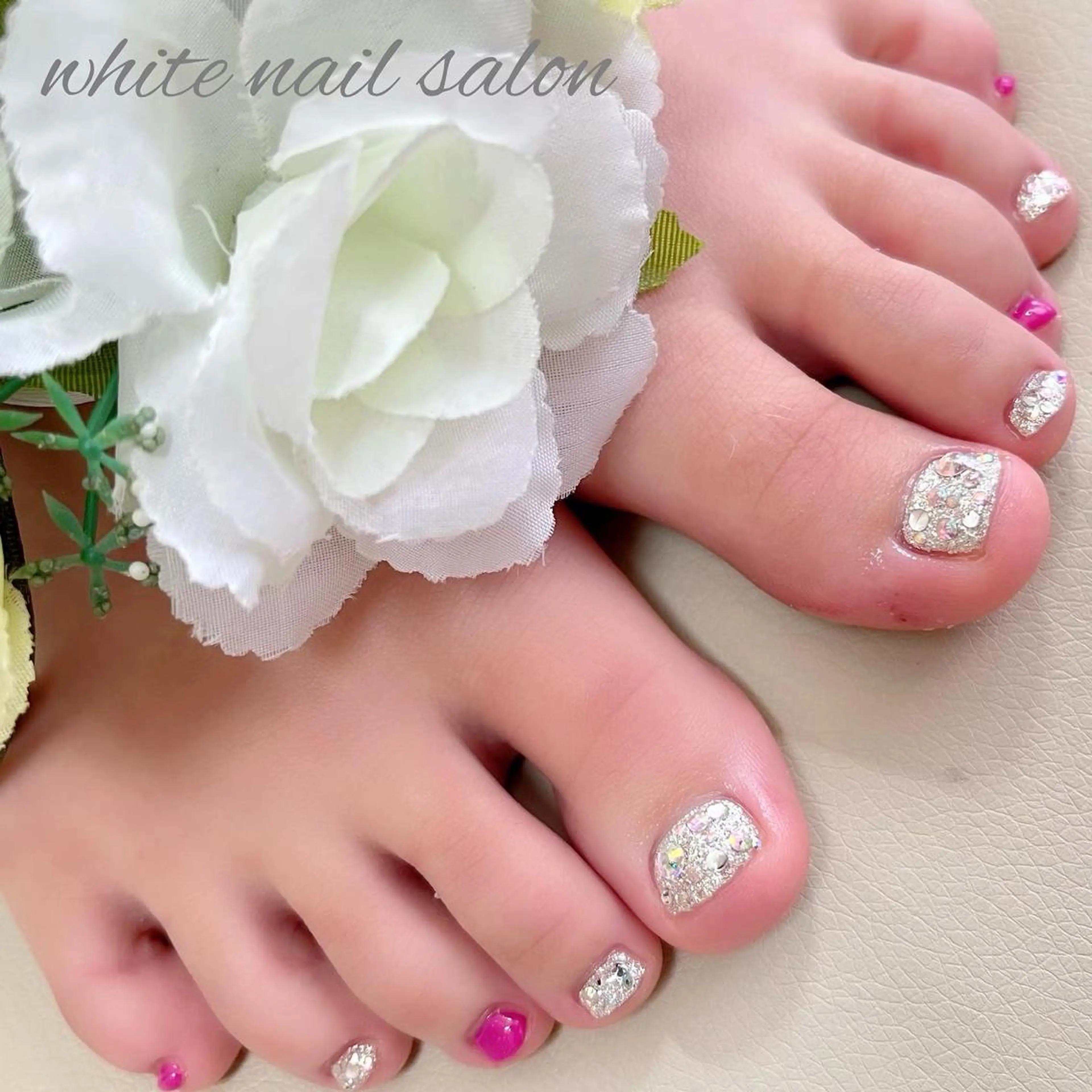 ネイル フットネイル ジェルネイル ハードジェル ラメ(グリッター) 持ち込み フットネイル white nail salonのネイルデザイン