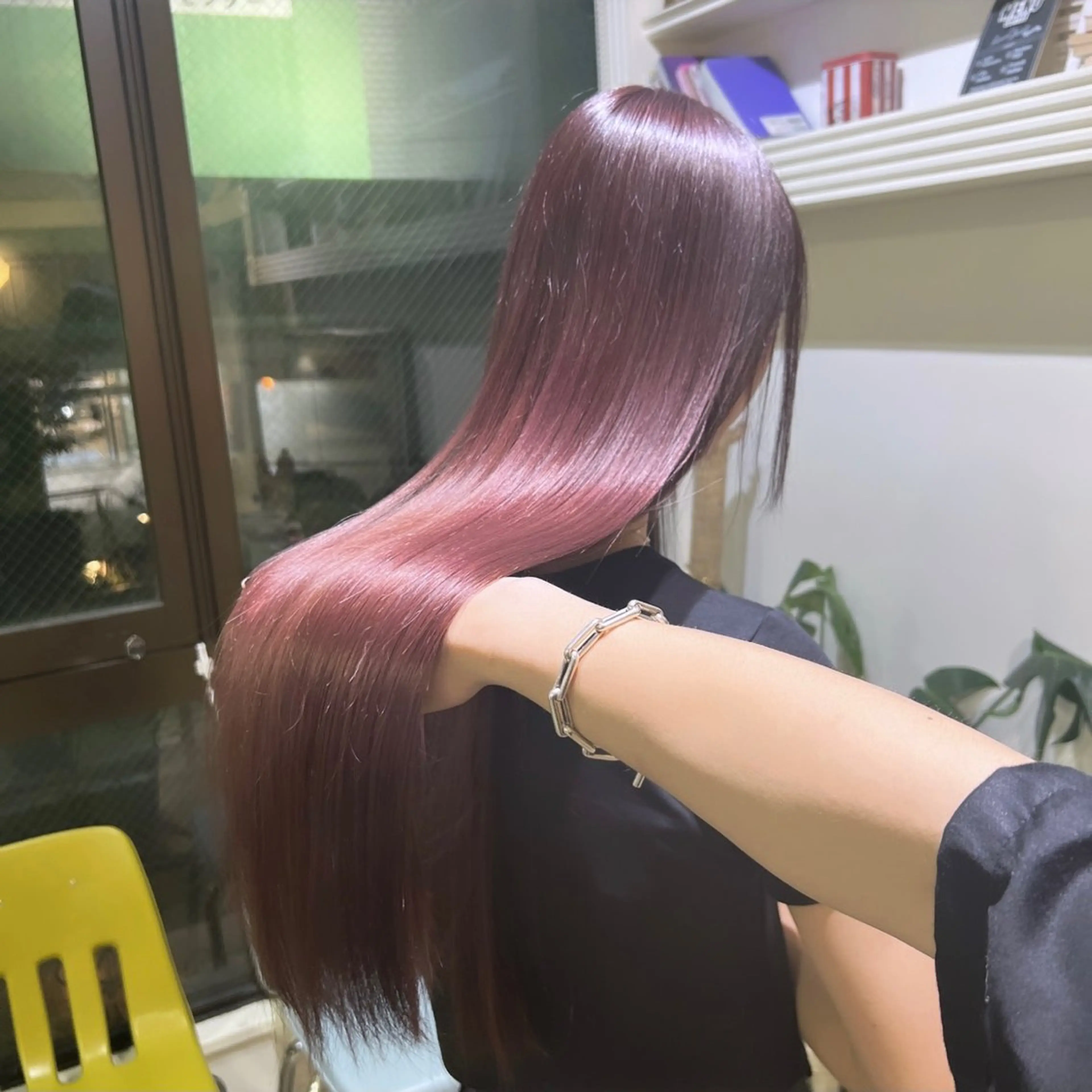 ロング カラー デザインカラー ハイトーンカラー オカベ ショウマのヘアスタイル