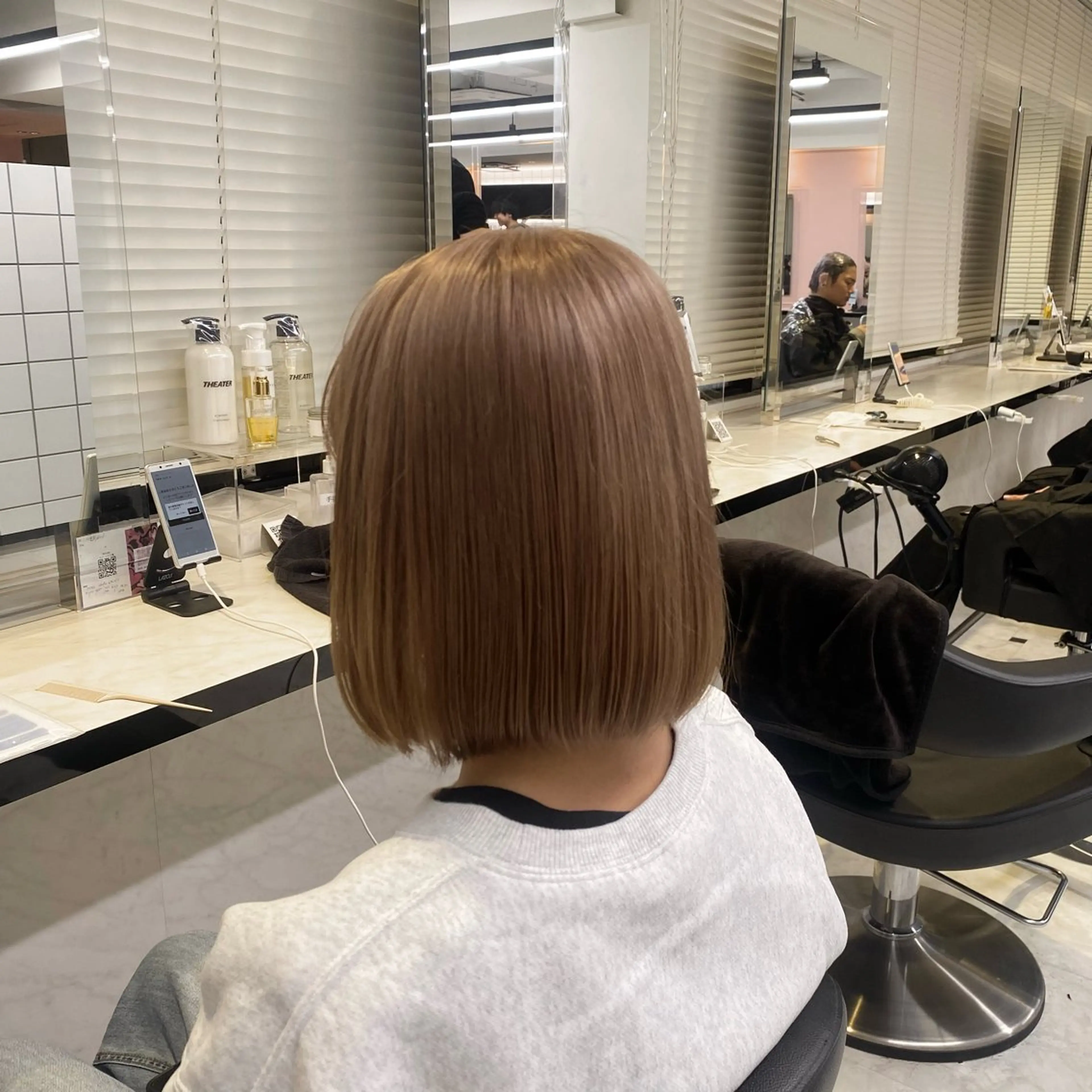 ショート カラー ヘアカラー トリートメント ヘッドスパ ヘアセット 透明感ベージュカラー 🪞上野🪞AIのヘアスタイル