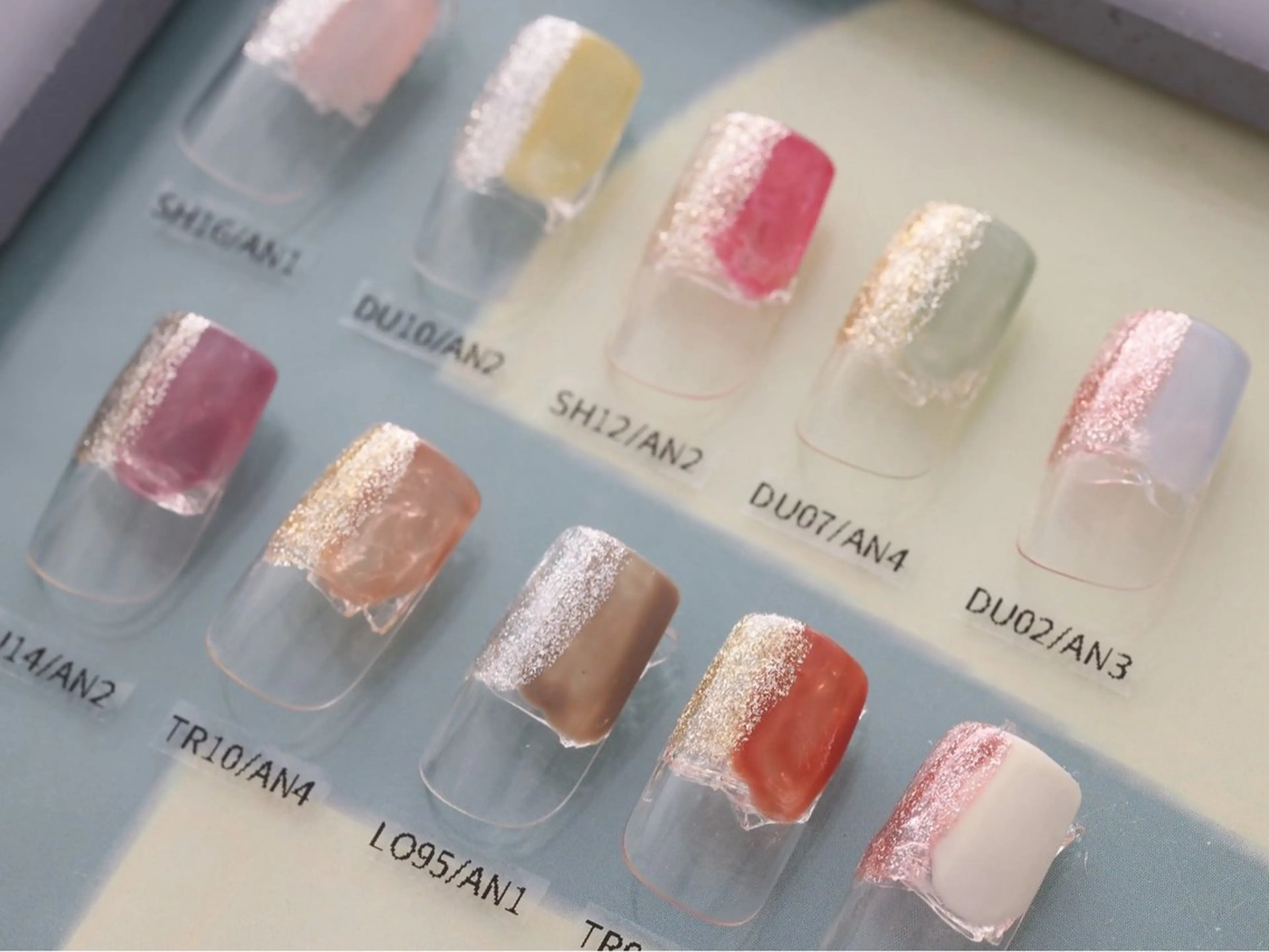 カラー ハンドネイル ＆robe mayumiのネイルデザイン