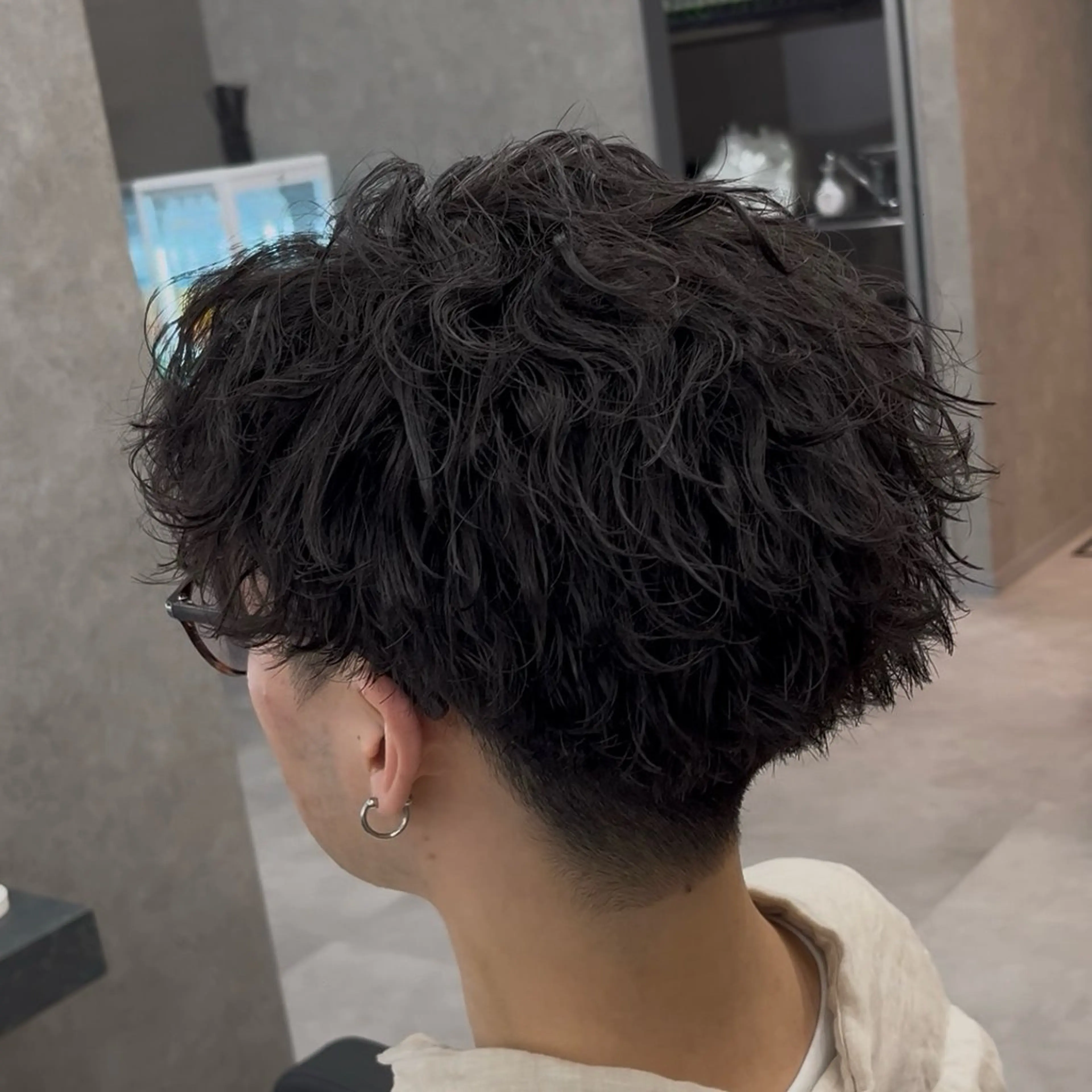 ショート パーマ ヘアアレンジ メンズ フェザーパーマ メンズパーマ カット パーマ 【札幌メンズ特化】 🔥RIKU🔥のヘアスタイル