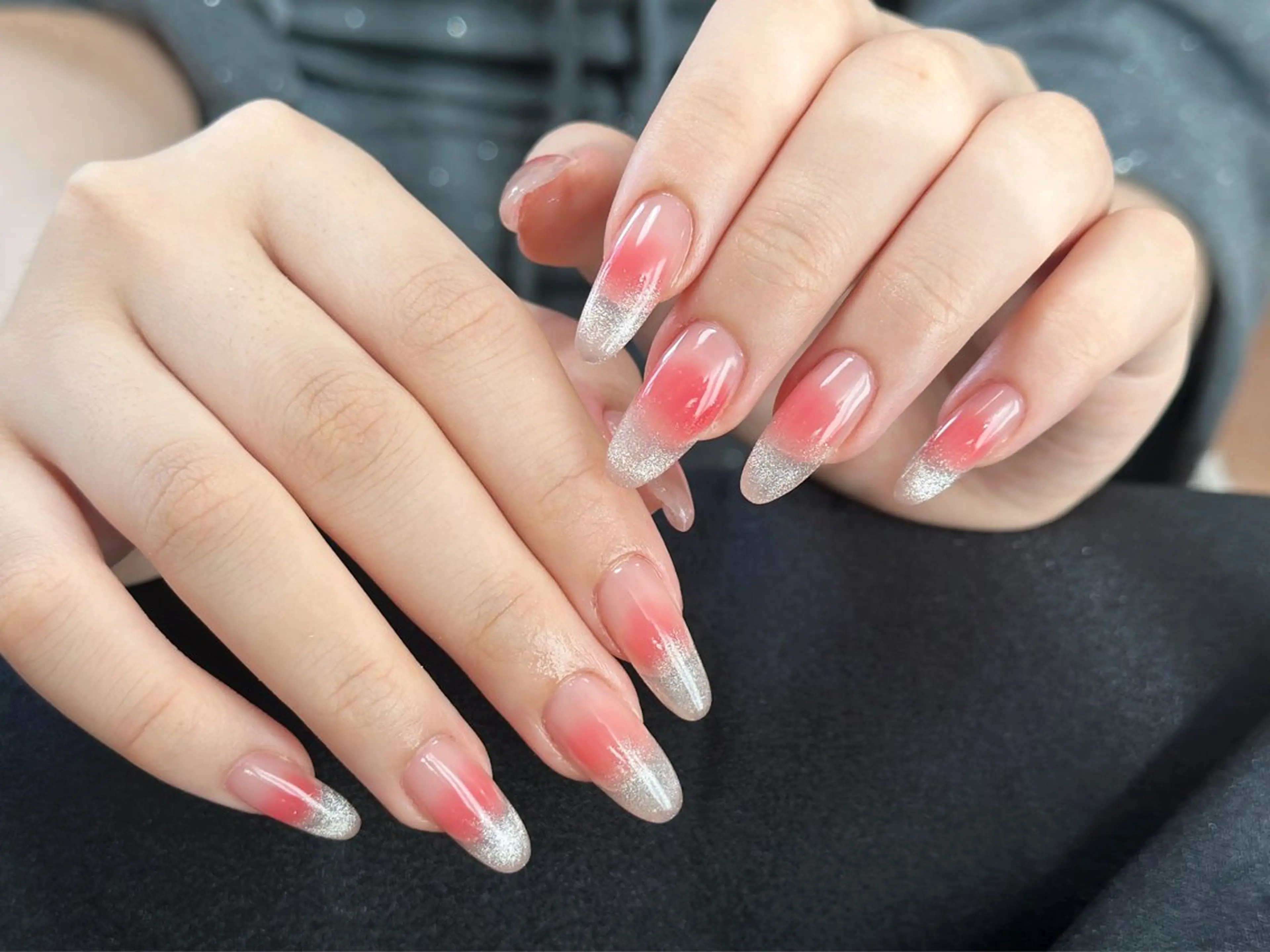 ネイル ブルー チークネイル フレンチネイル ハート ホログラムネイル ハンドネイル インフィニティ ネイルサロンのネイルデザイン