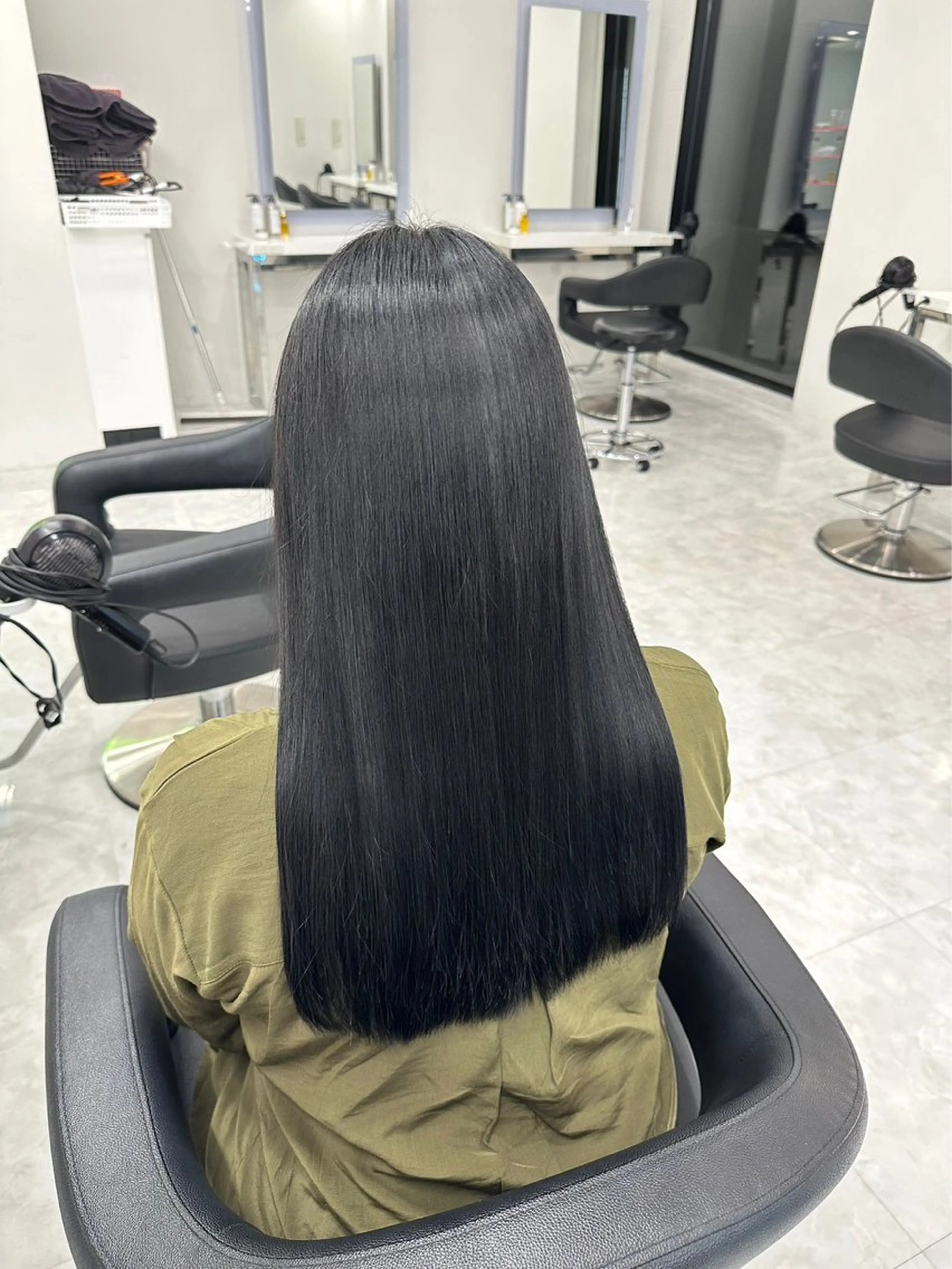 ロング カラー ダークグレー ダークグレージュ グレージュ ヘアカラー トリートメント 💖トレンド春夏 カラー💖FUTAのヘアスタイル