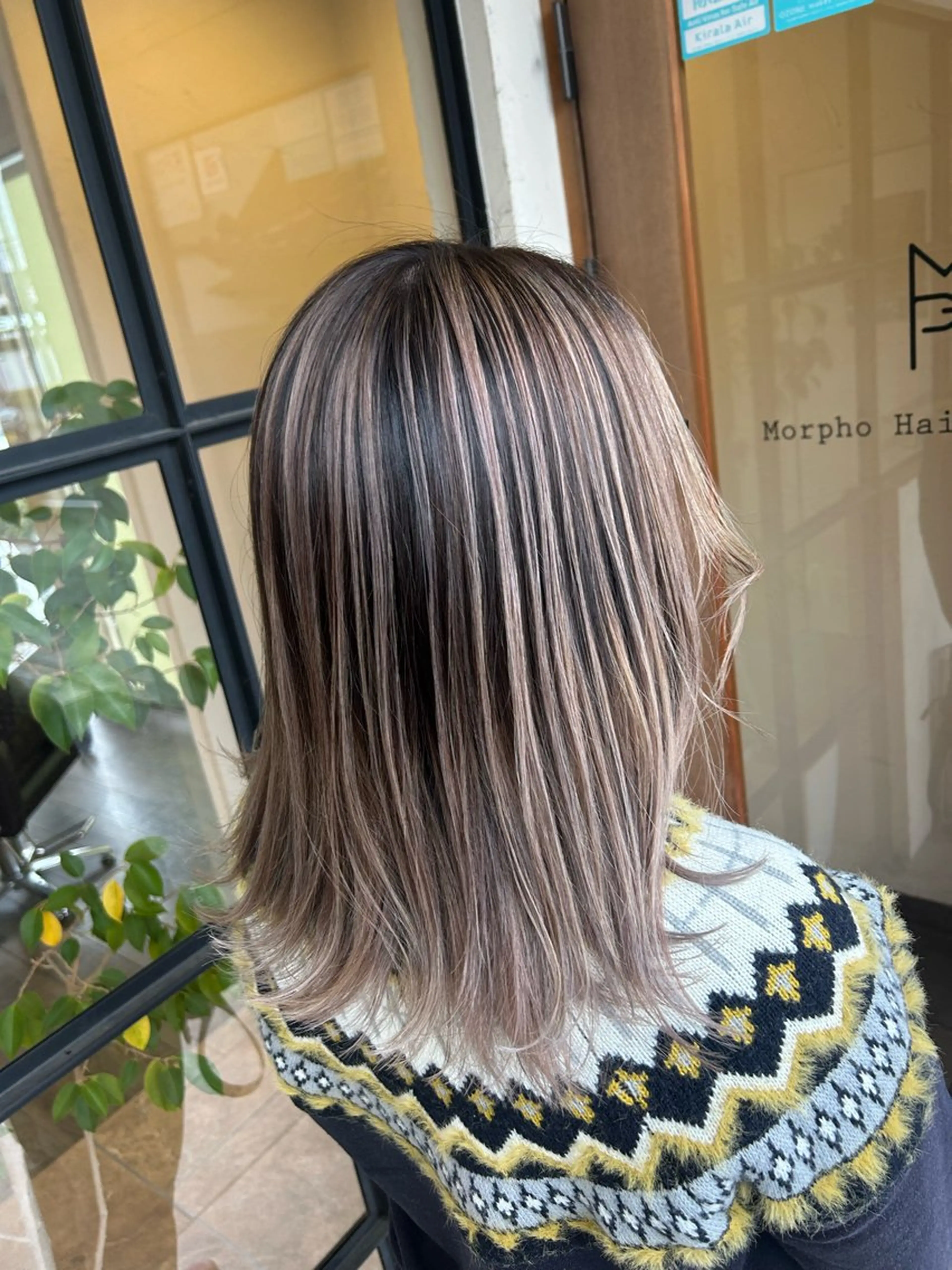 セミロング カラー バレイヤージュ ベージュカラー 外国人風カラー レイヤーカット カット ヘアカラー トリートメント 井上 花音のヘアスタイル
