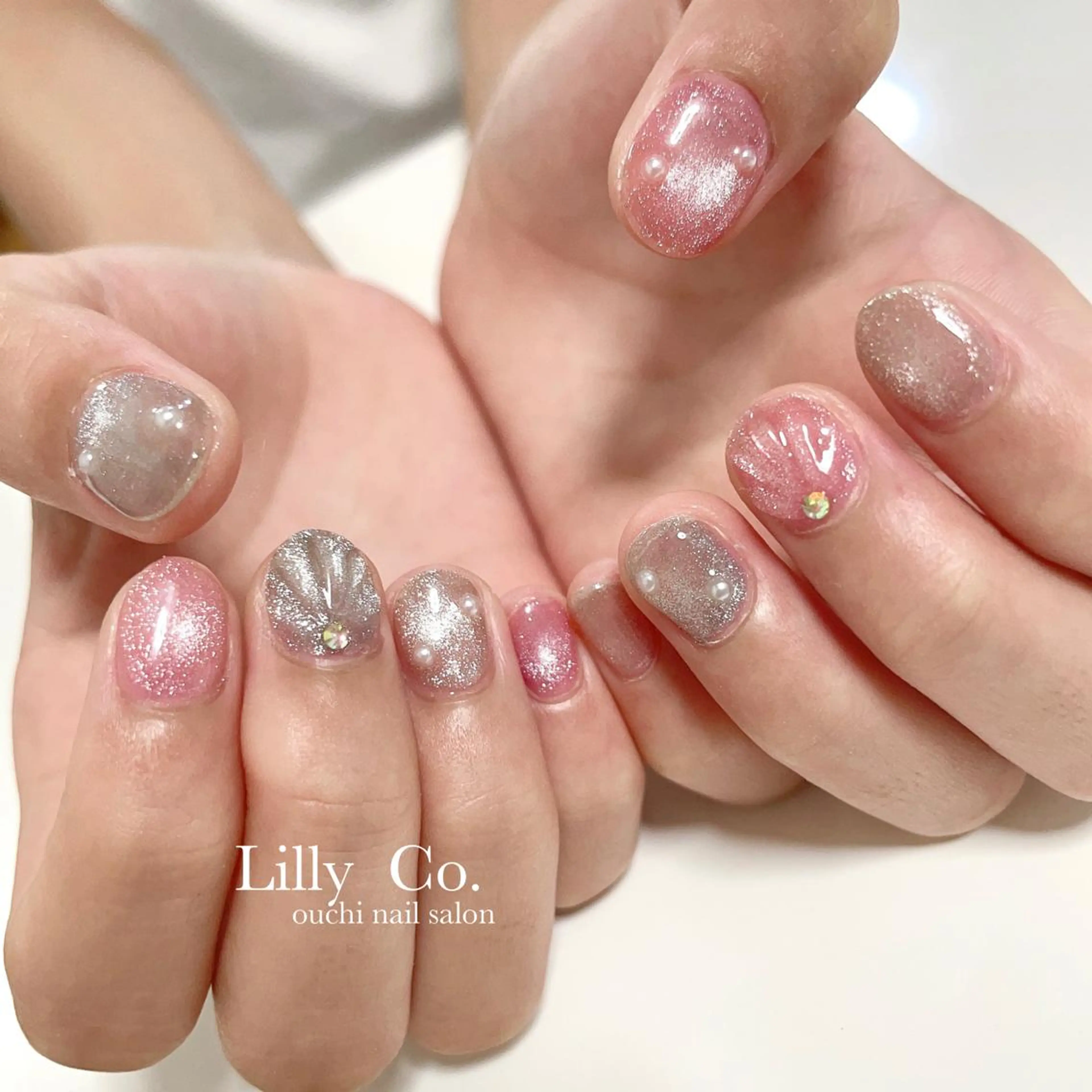 ネイル アートネイル ジェルネイル マグネットネイル ハンドネイル ハンドケア Lilly Co.のネイルデザイン