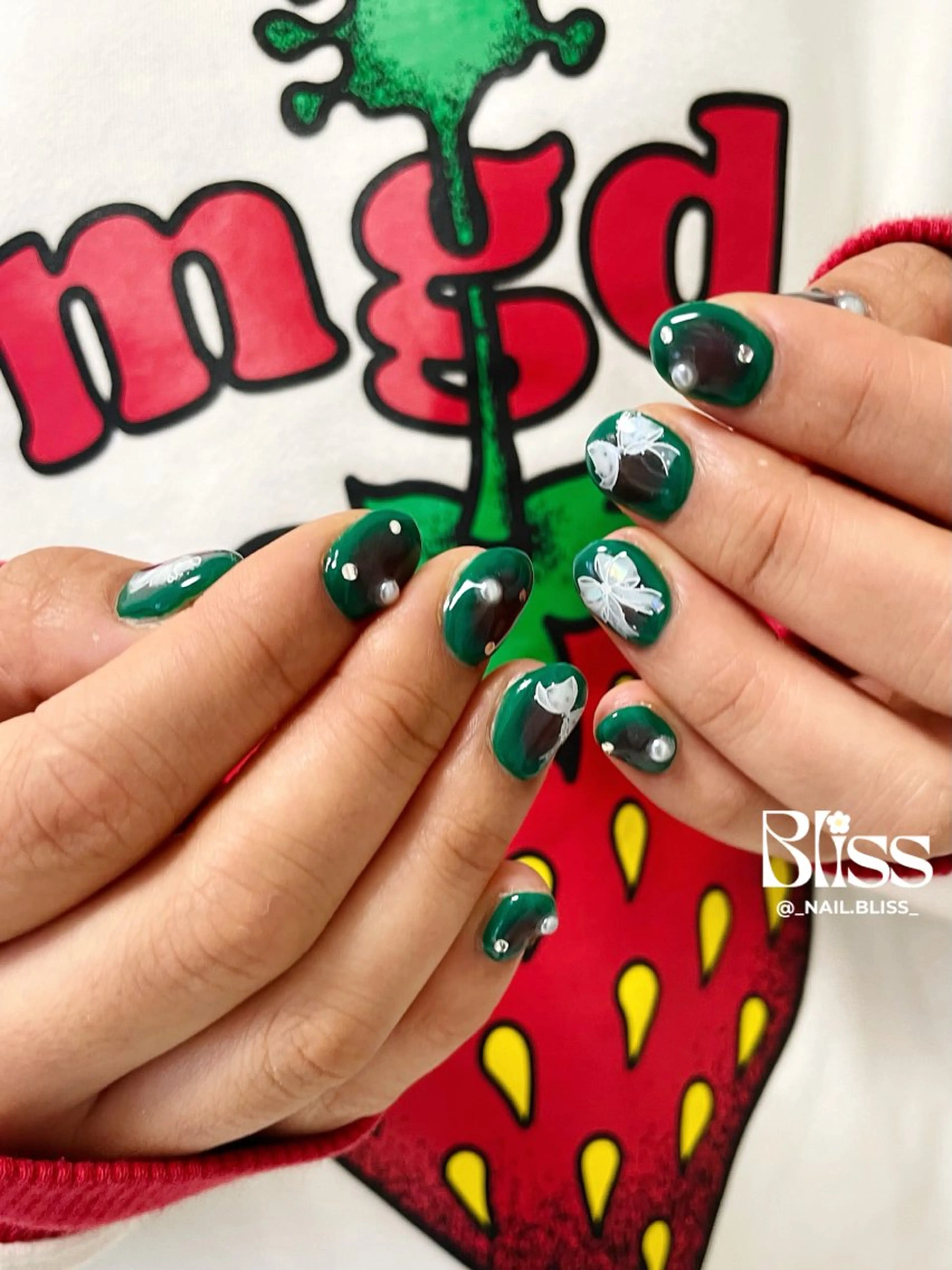 ネイル チークネイル 冬ネイル クリスマス ハンドネイル NAIL BLISSのネイルデザイン