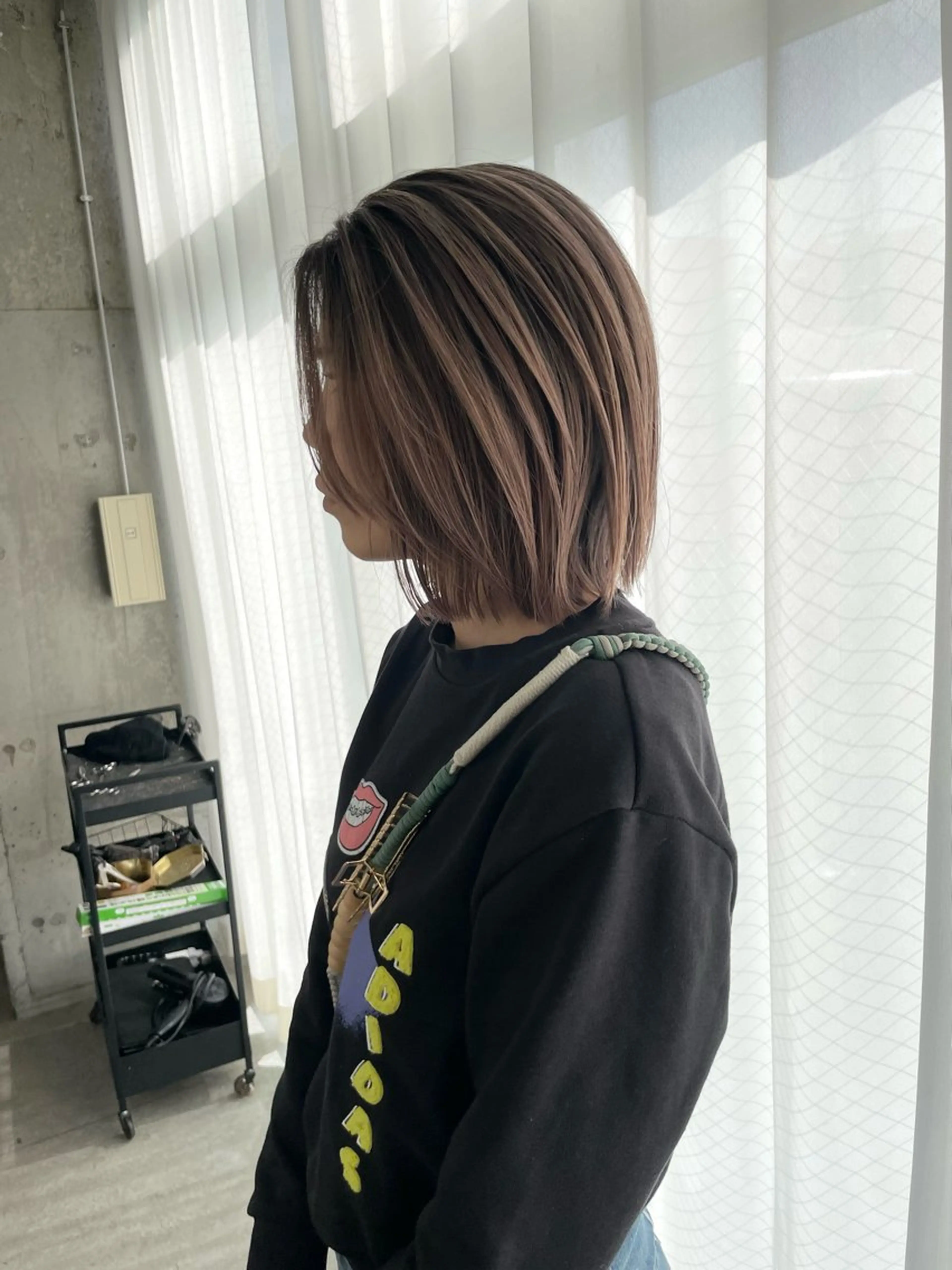 ミディアム 有人/バレイヤージュ /シャドールーツのヘアスタイル