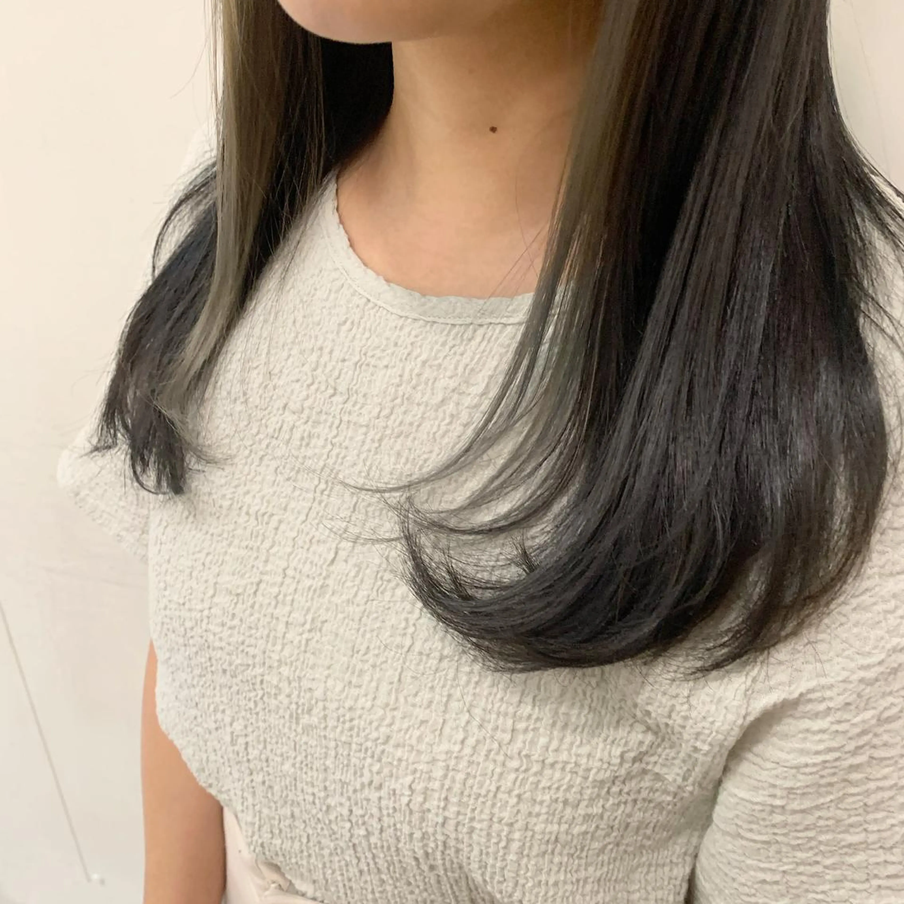 カラー 山口 莉奈のヘアスタイル