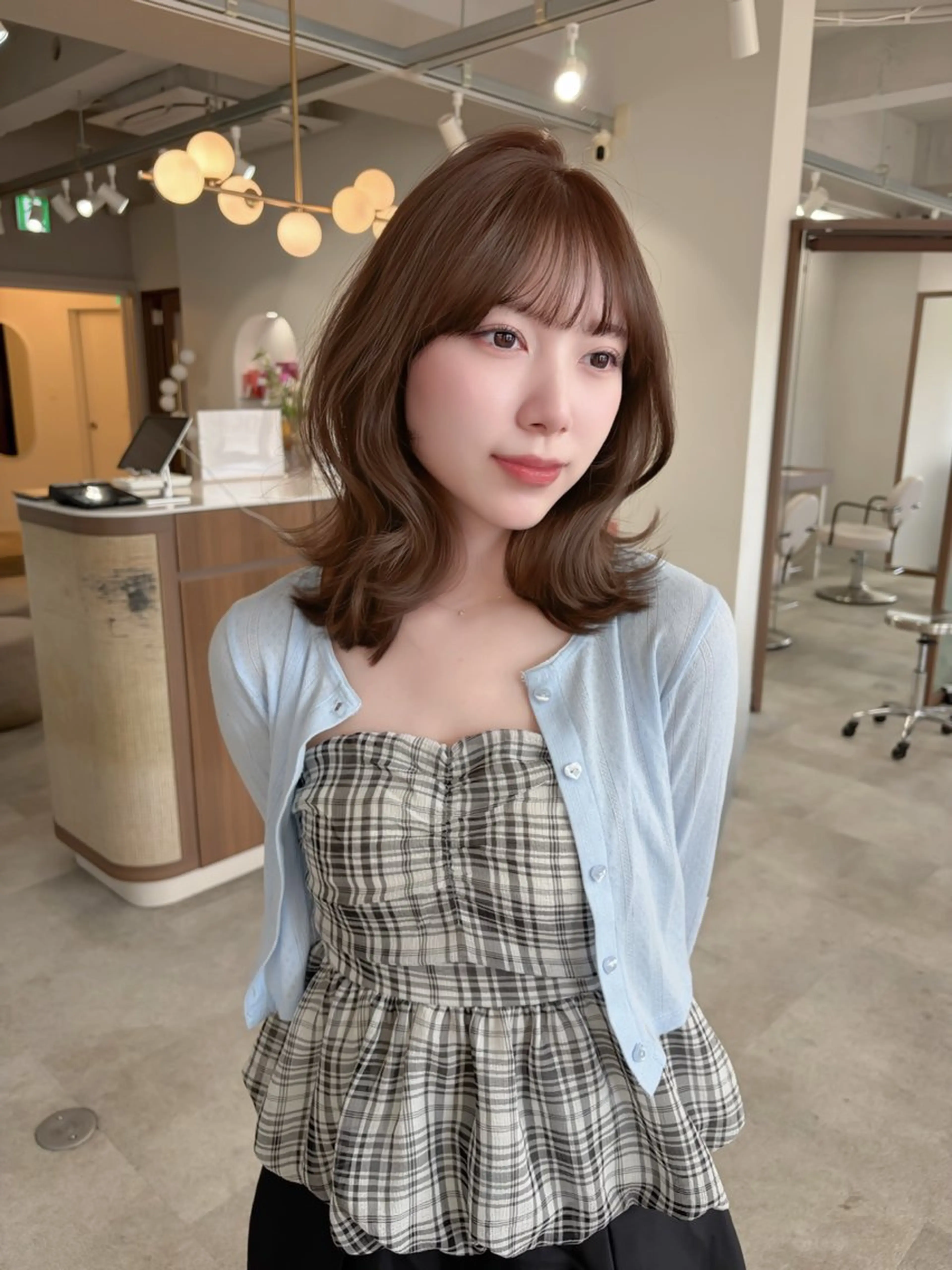 ミディアム カラー ミディアムレイヤー ベージュカラー ブラウンカラー ブラウンベージュ 透明感カラー カット ヘアカラー トリートメント 藤野 結衣のヘアスタイル