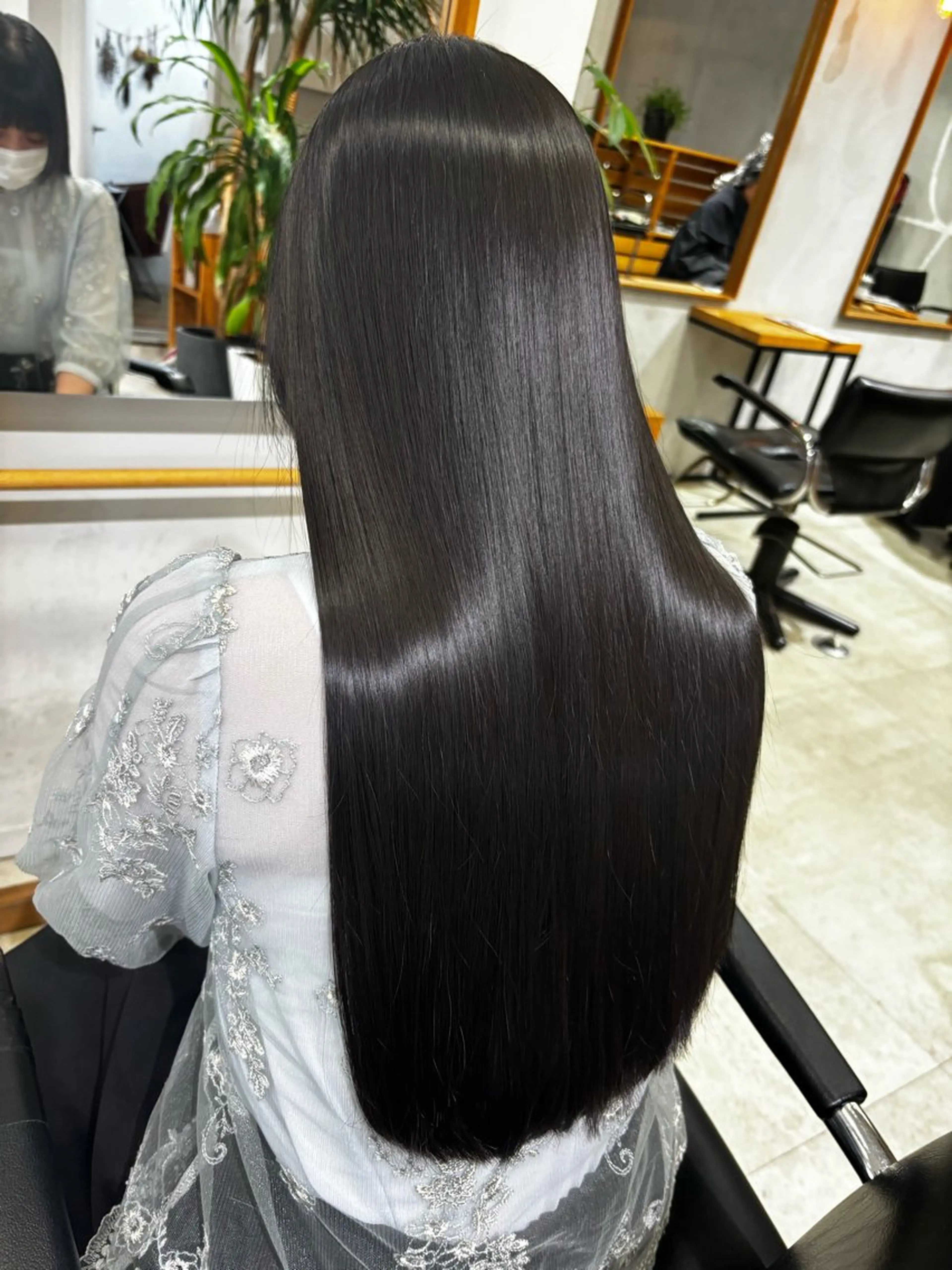 ロング カット ヘアカラー トリートメント hoNua. 栄/透明感カラーのヘアスタイル