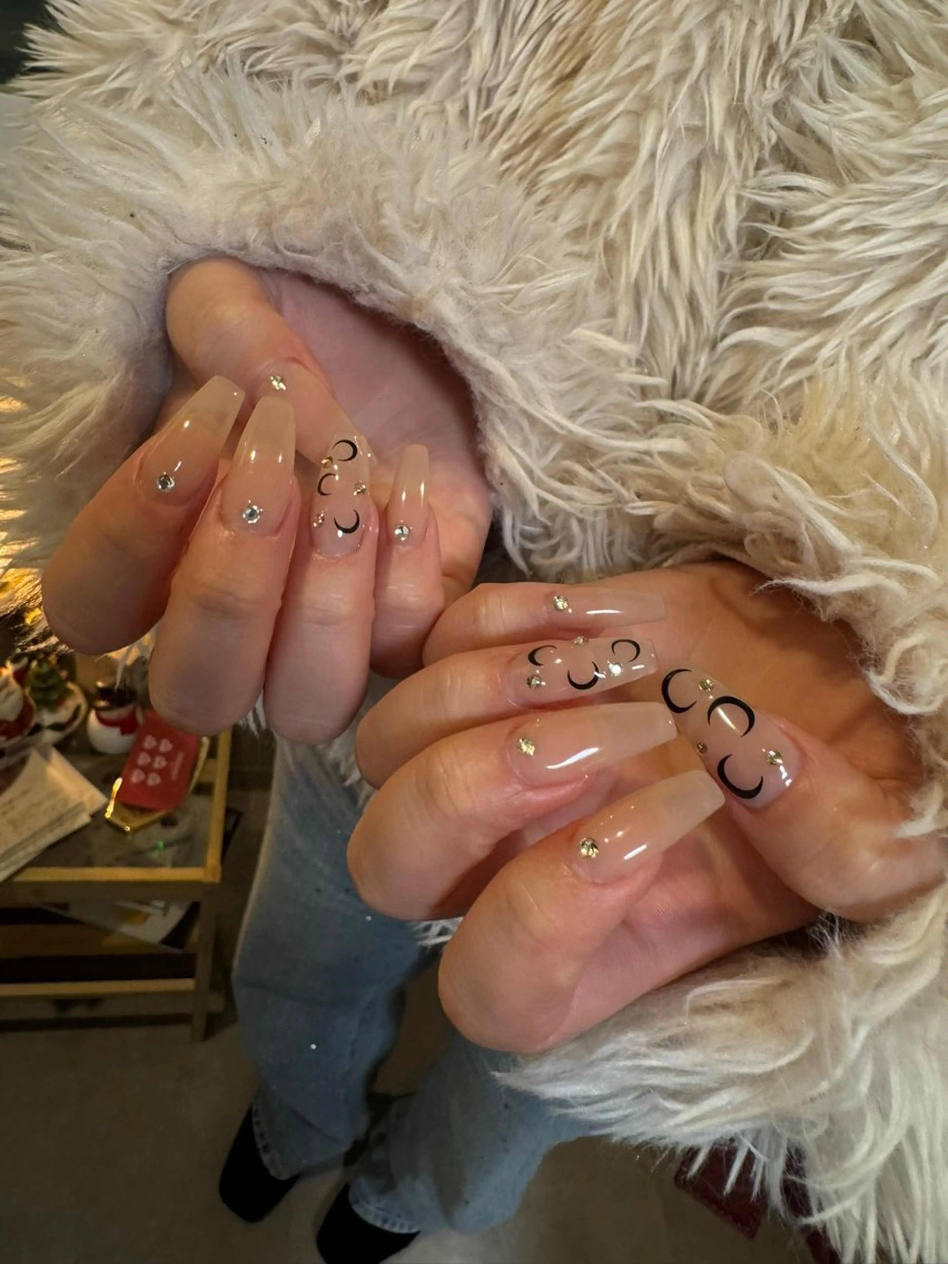 ネイル アートネイル 長さ出し ロングネイル スカルプネイル ストーンネイル THE LOVERS 🖤 tomomiのネイルデザイン