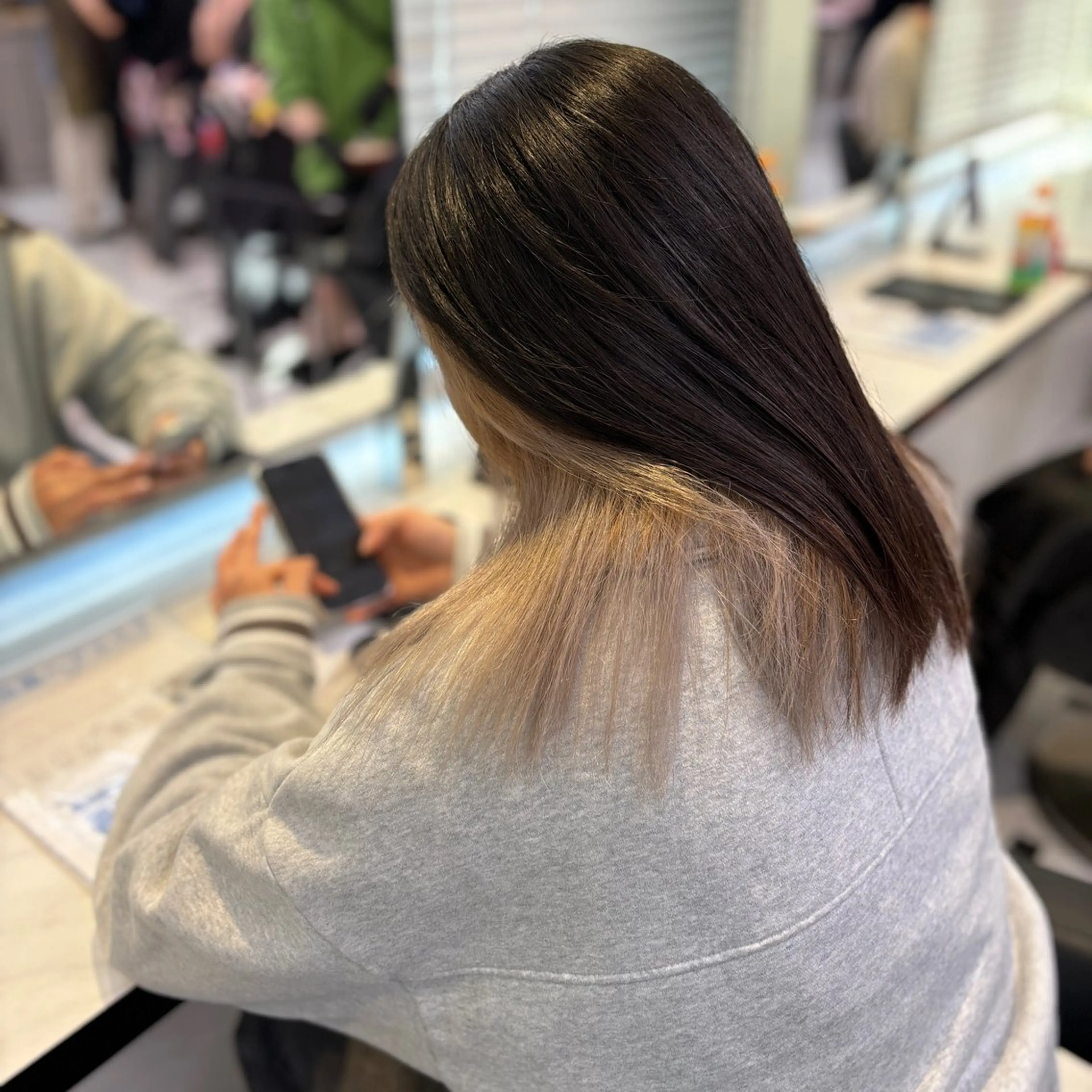 ロング カラー ブリーチ ケアブリーチ イヤリングカラー インナーカラー 💙ハイトーン韓国風 色白ヘア💙manaのヘアスタイル