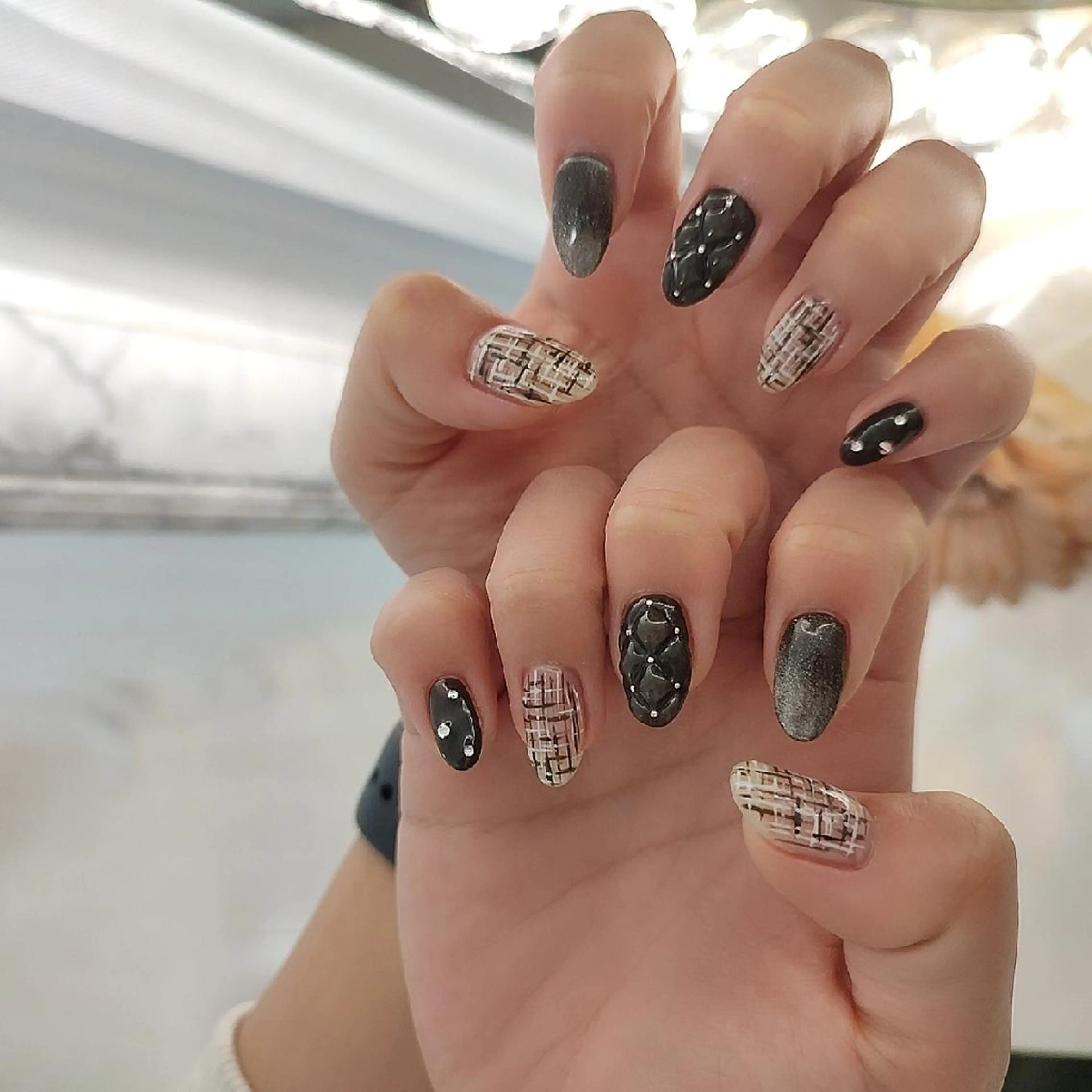 ネイル ハンドネイル RUNWAY 　　の眉毛・アイブロウイメージ