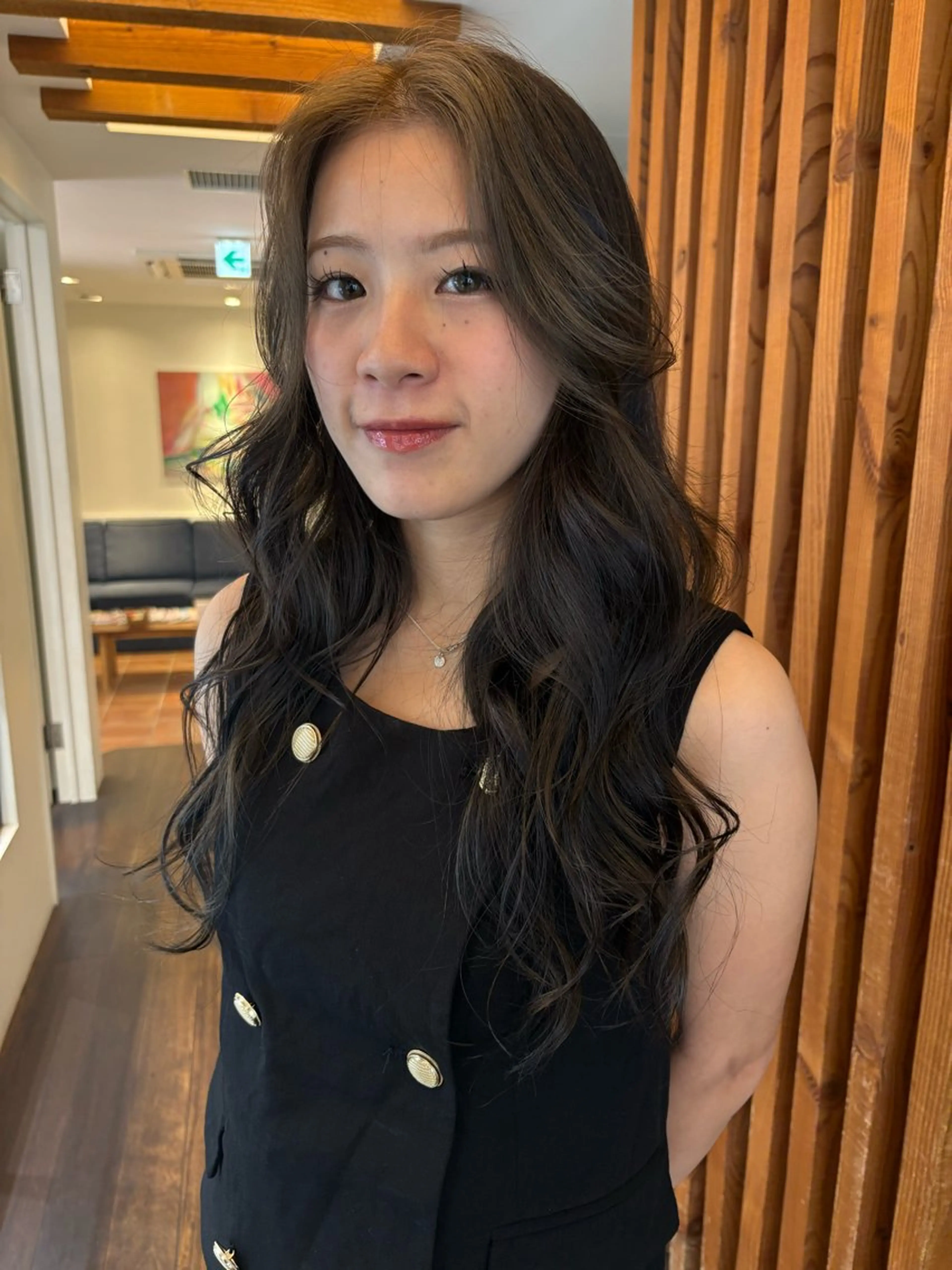 ロング カラー ベージュカラー ブリーチ デザインカラー ブリーチなしカラー ヘアカラー トリートメント リカ/ハイトーン ・オリーブ🍀のヘアスタイル