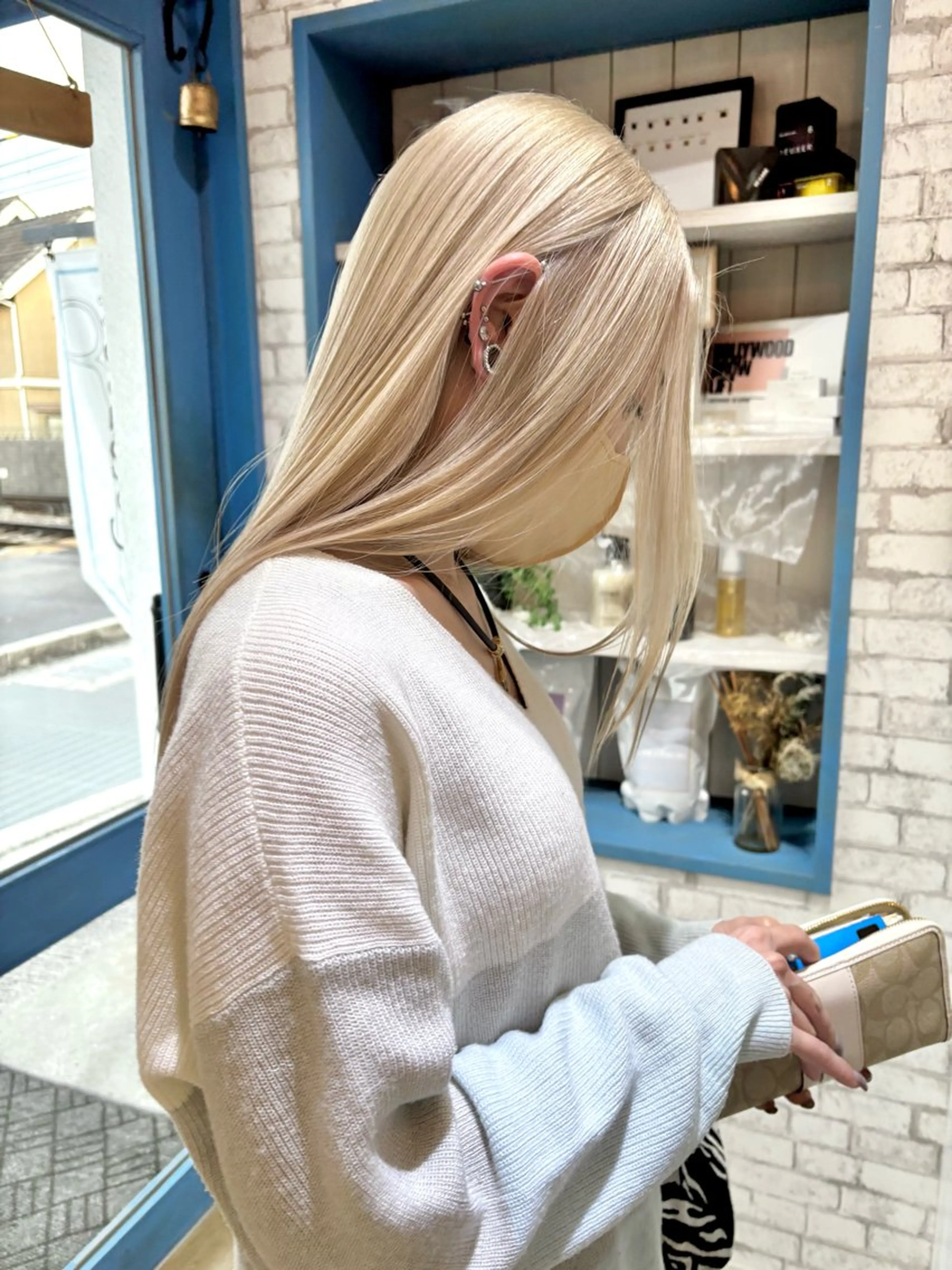 ロング カラー ハイトーンカラー カット ヘアカラー いなおか かなとのヘアスタイル