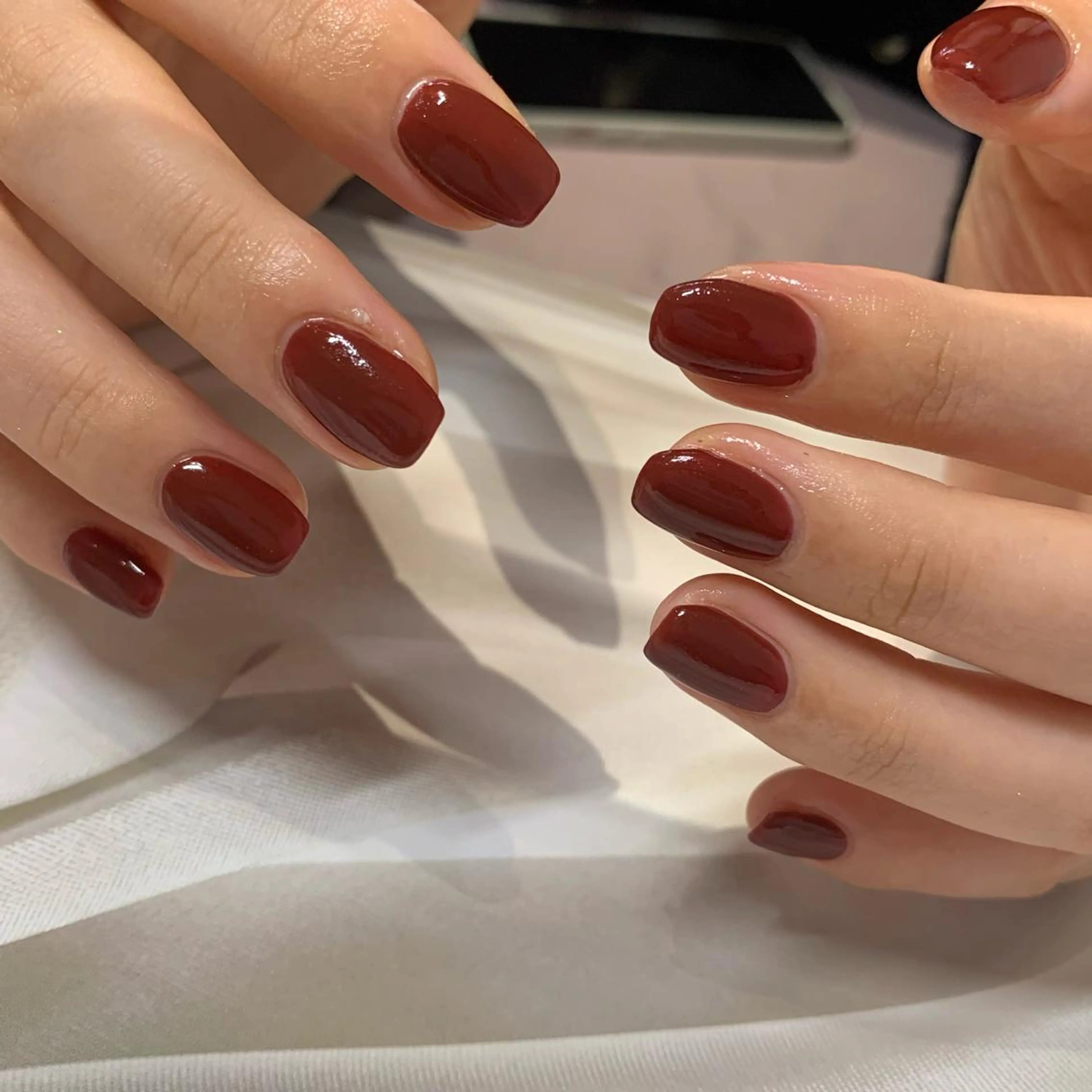 ネイル ボルドー ワンカラーネイル ハンドネイル マキノ ユイのネイルデザイン