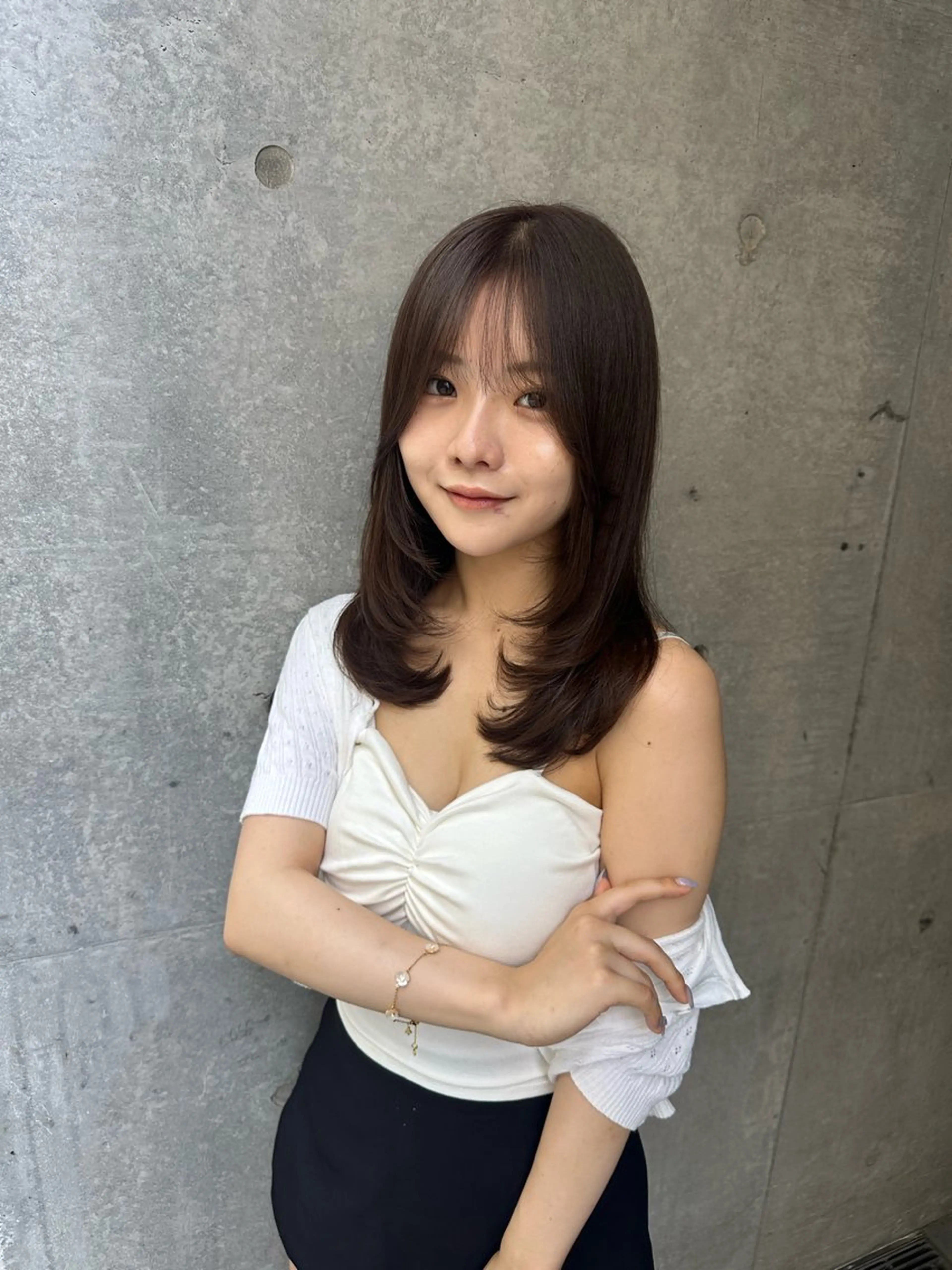 ロング アッシュ アッシュブラウン レイヤーカット レイヤー/韓国ヘア /顔まわり/サラのヘアスタイル