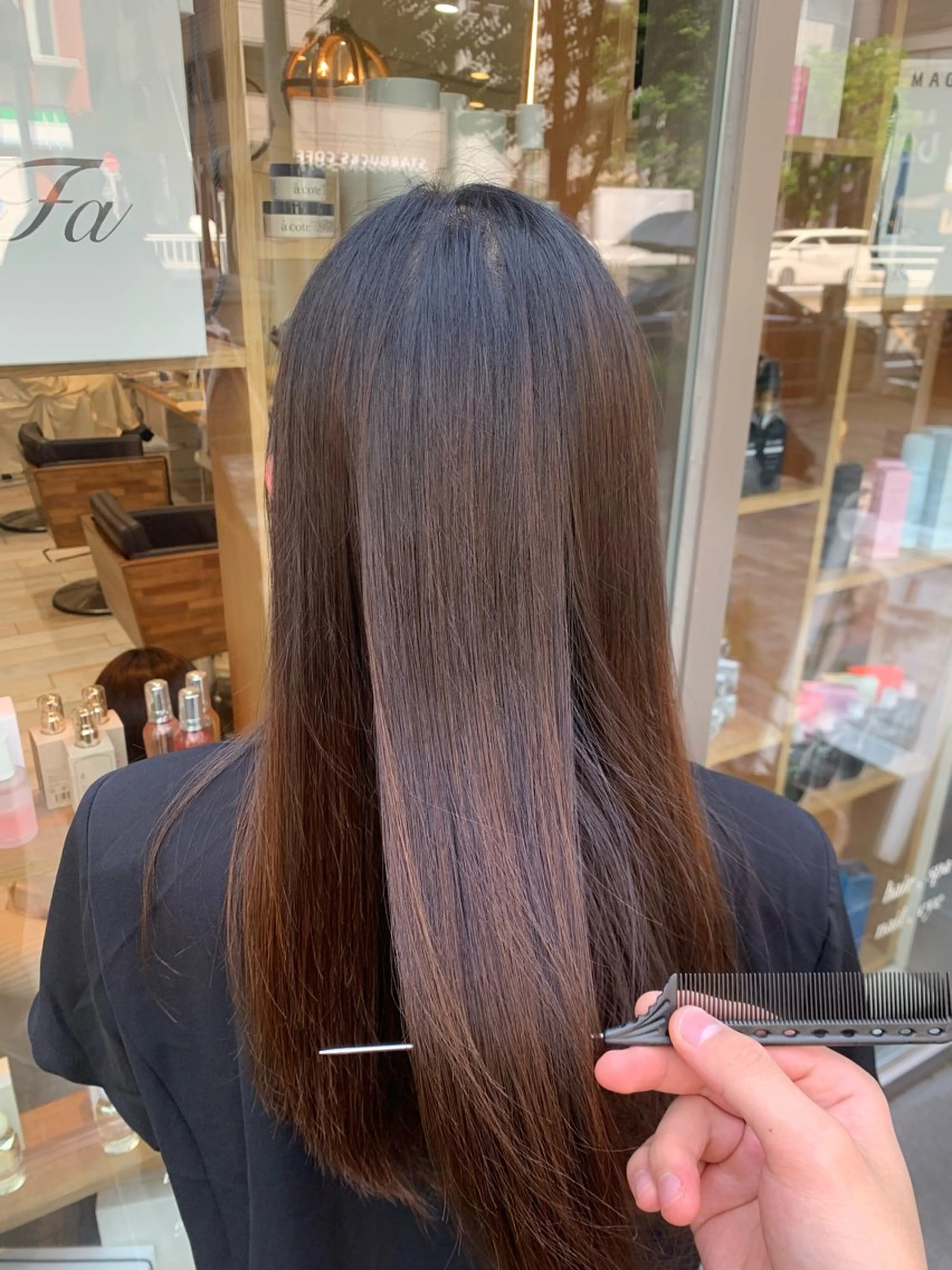 ロング HIDERO/渋谷/ センターパートのヘアスタイル