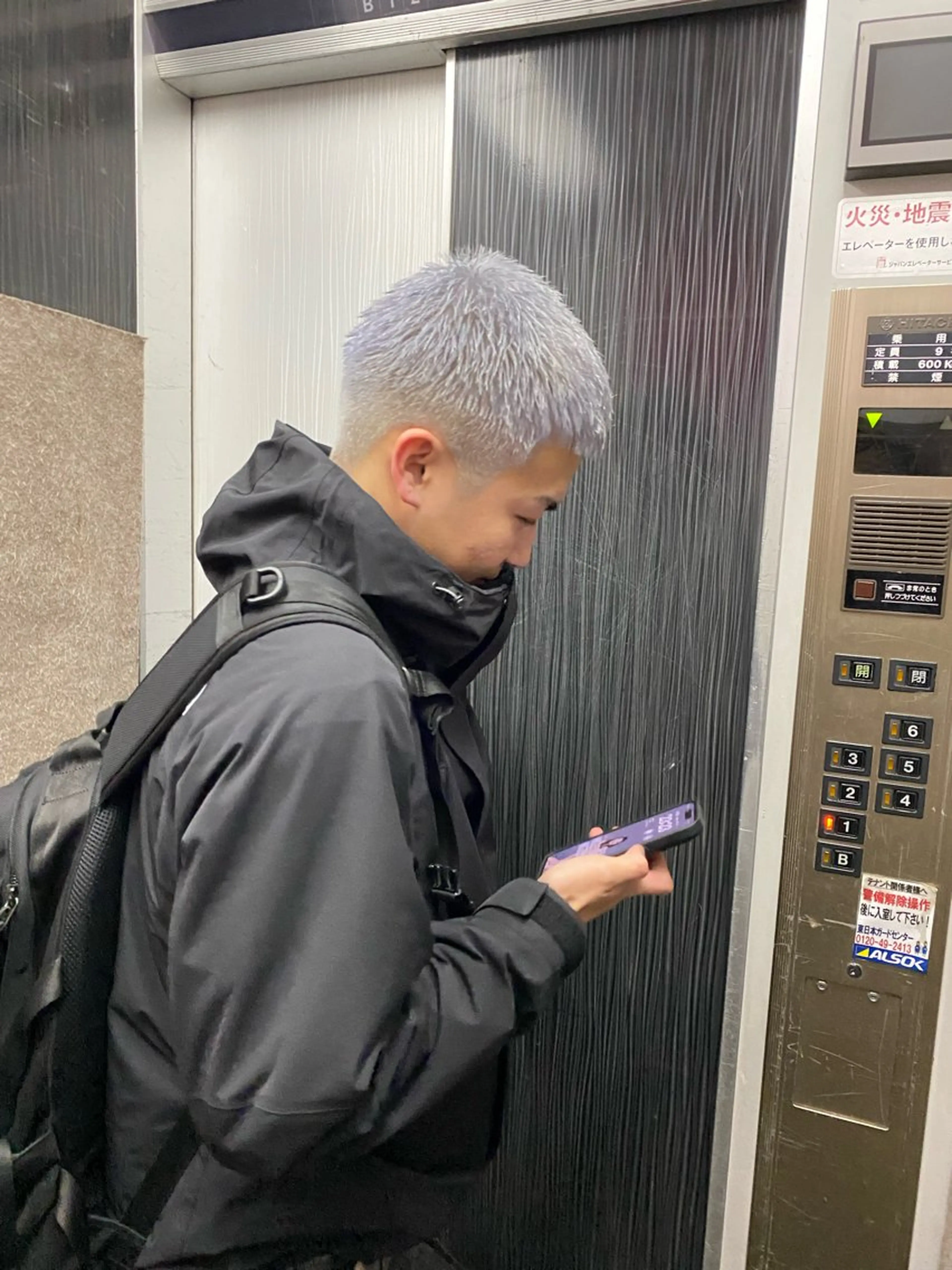 ショート カラー シルバー ホワイトシルバー SWAN札幌 ハタザワリュートのヘアスタイル