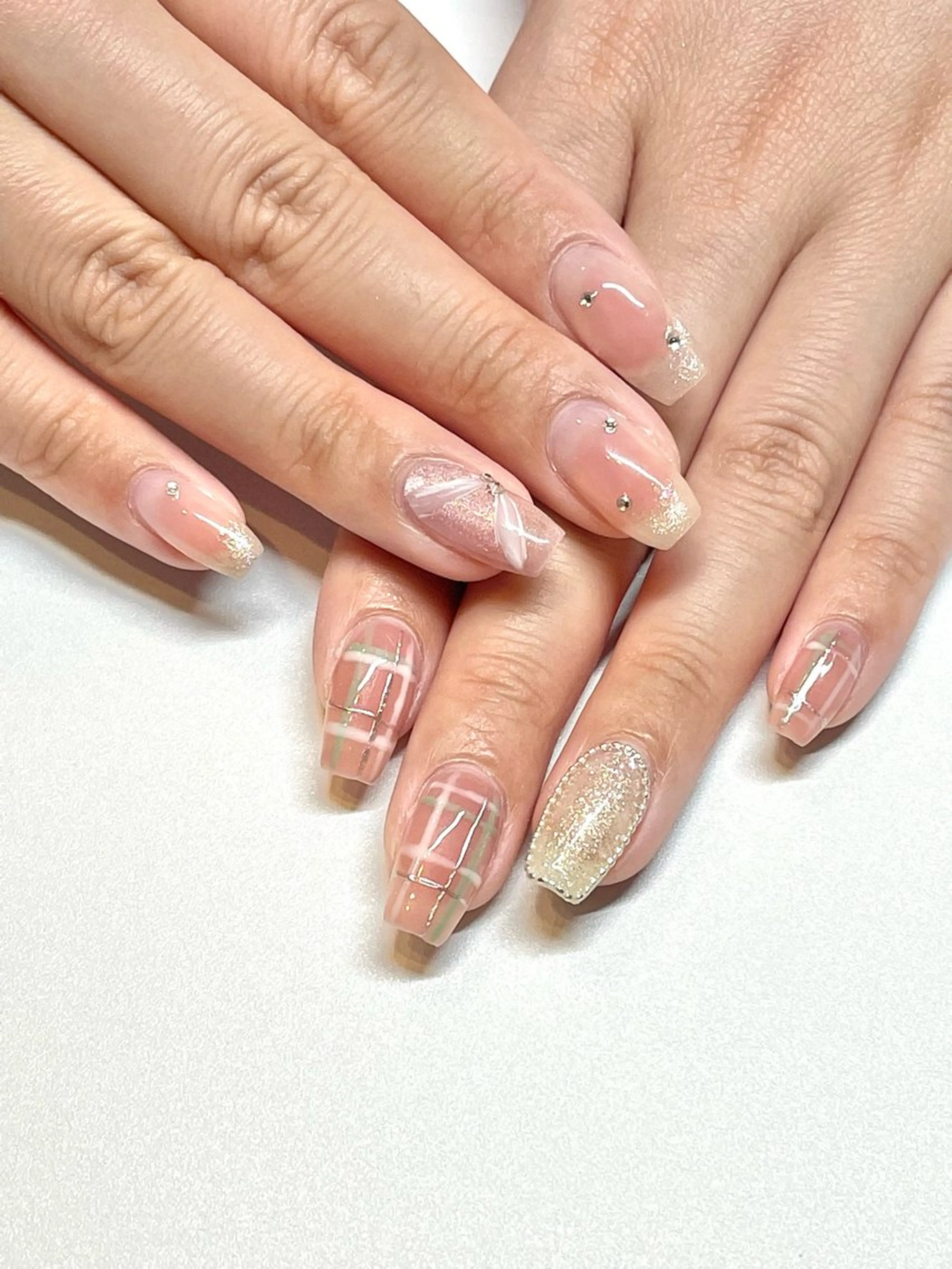 ネイル チークネイル フレンチネイル マグネットネイル マグネットフレンチ ネイルサロン Yetのネイルデザイン