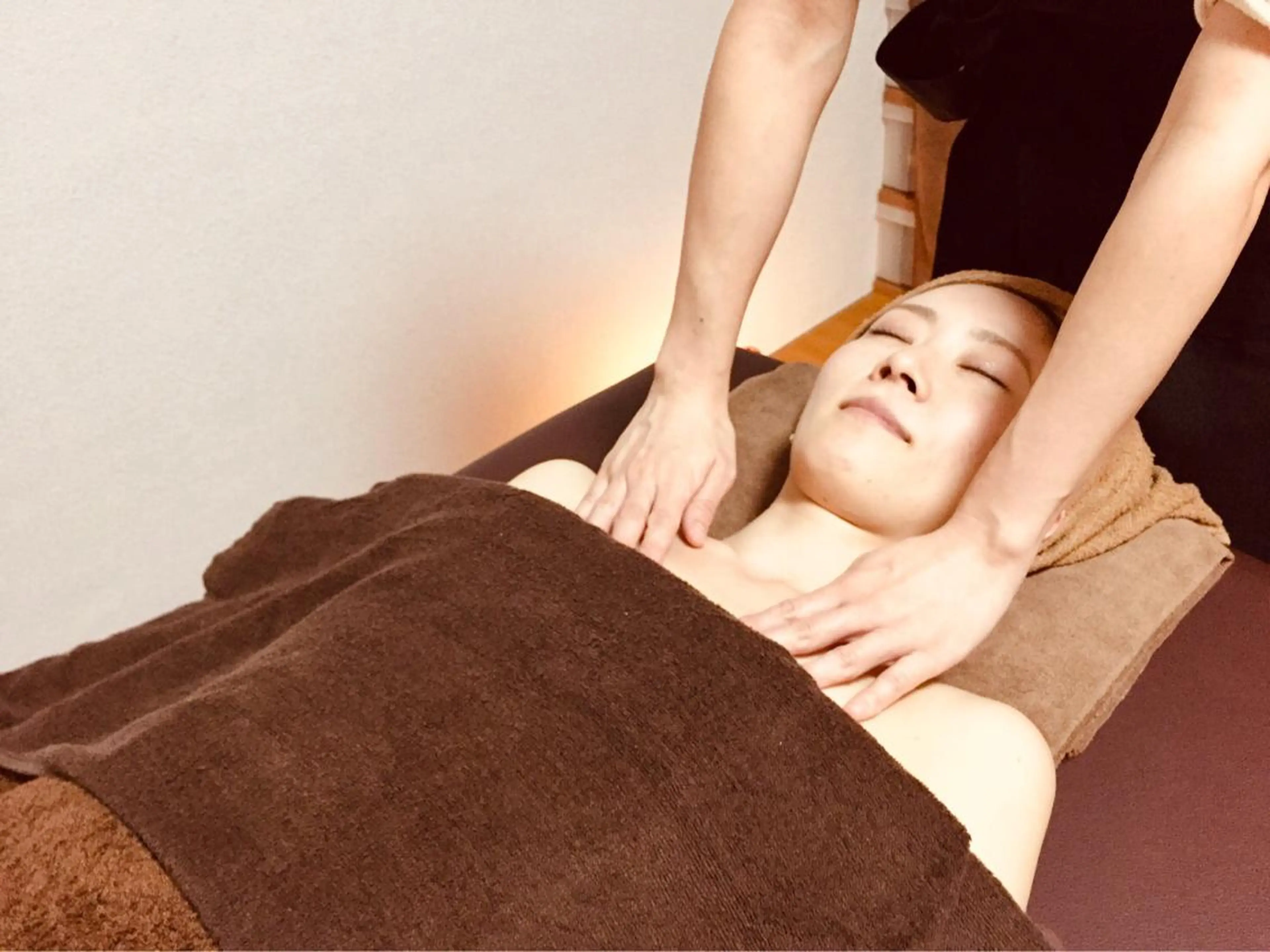 🌼30分!【短時間でデコルテ&肩・首スッキリ】オイルマッサージ※施術内容は下記をご覧下さいませの写真