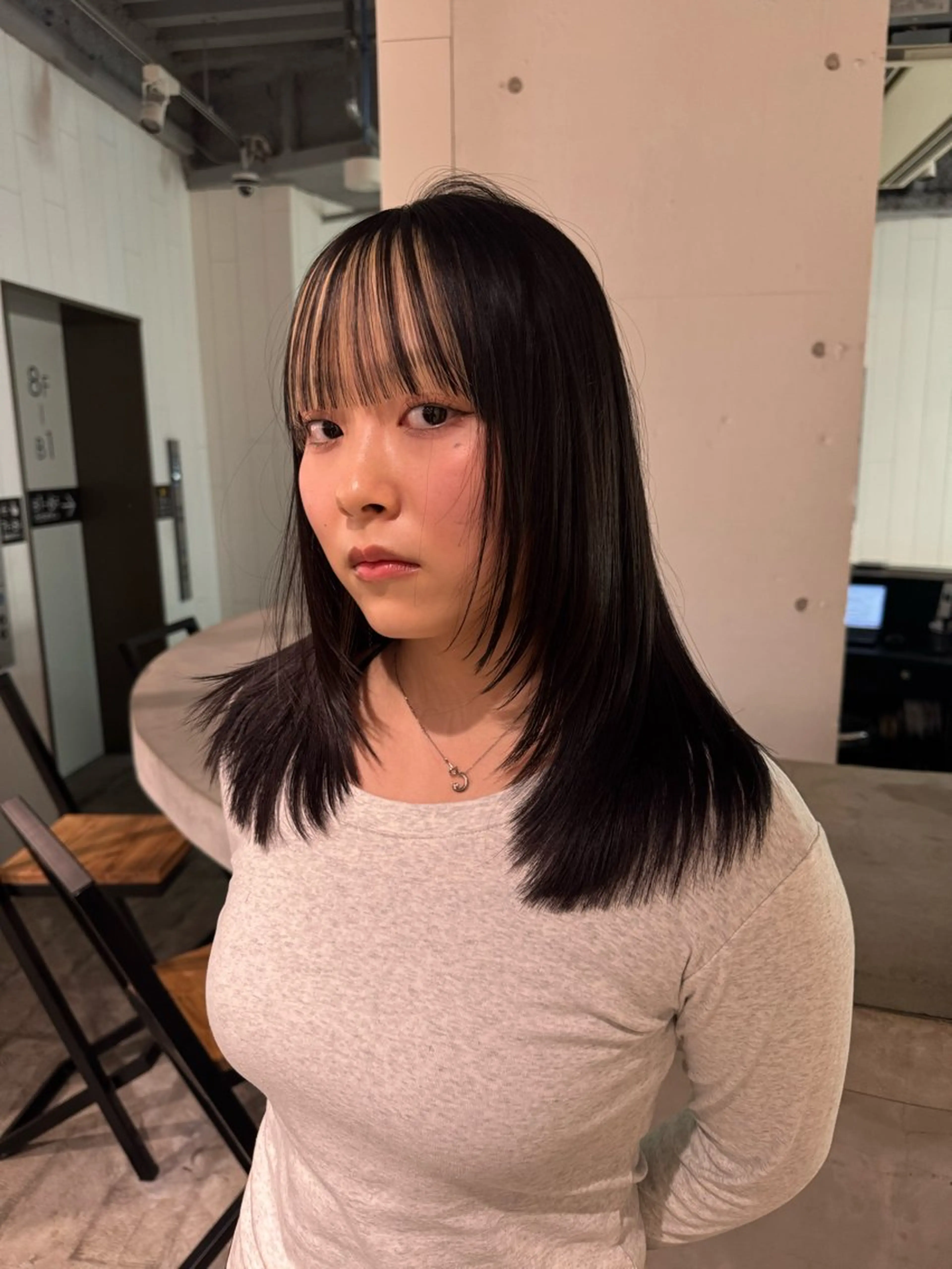 ミディアム 黒染め落とし ムラ修正　ハイトーンのヘアスタイル