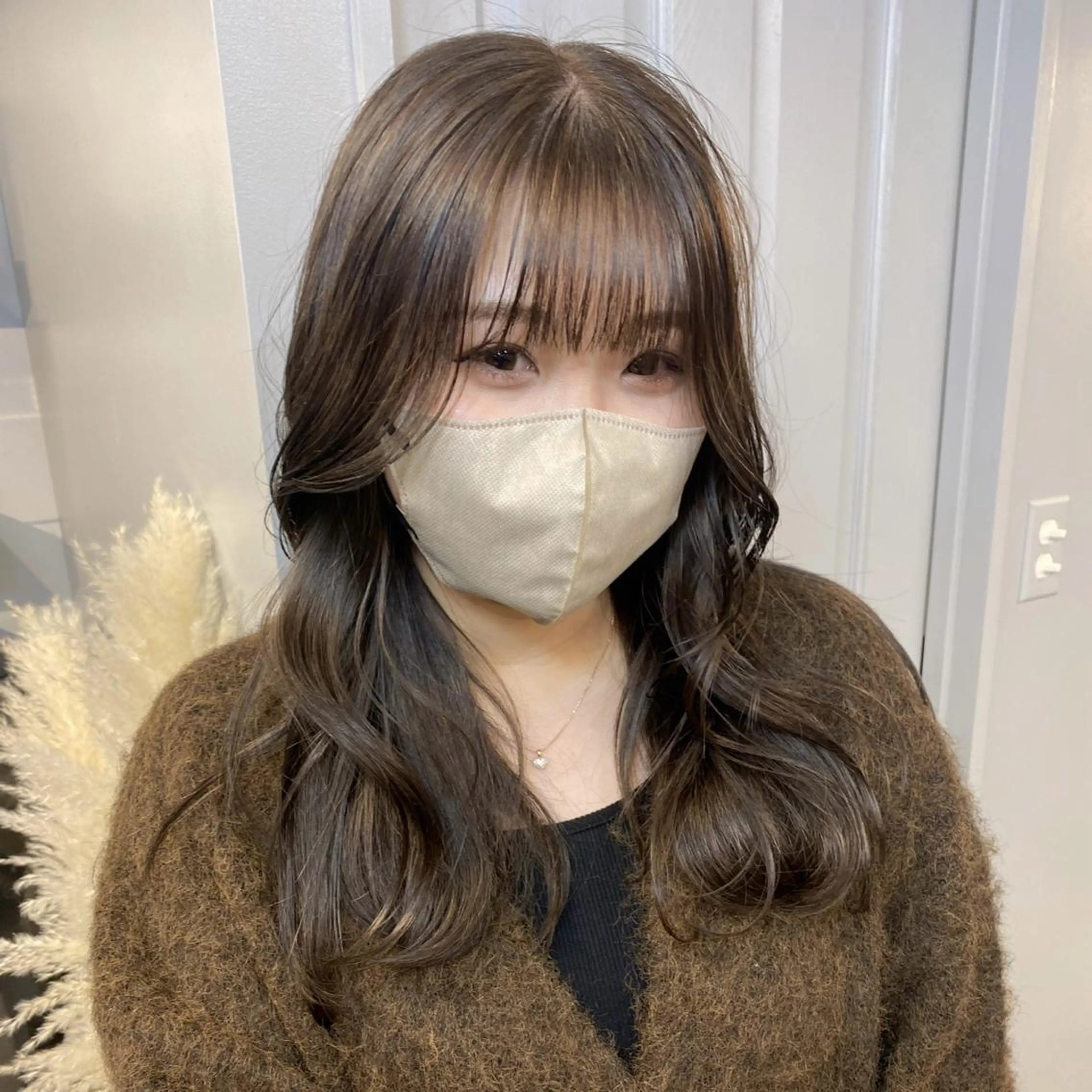 ロング カラー ブラウンカラー オリーブブラウン カット ヘアカラー Embellir MAOのヘアスタイル