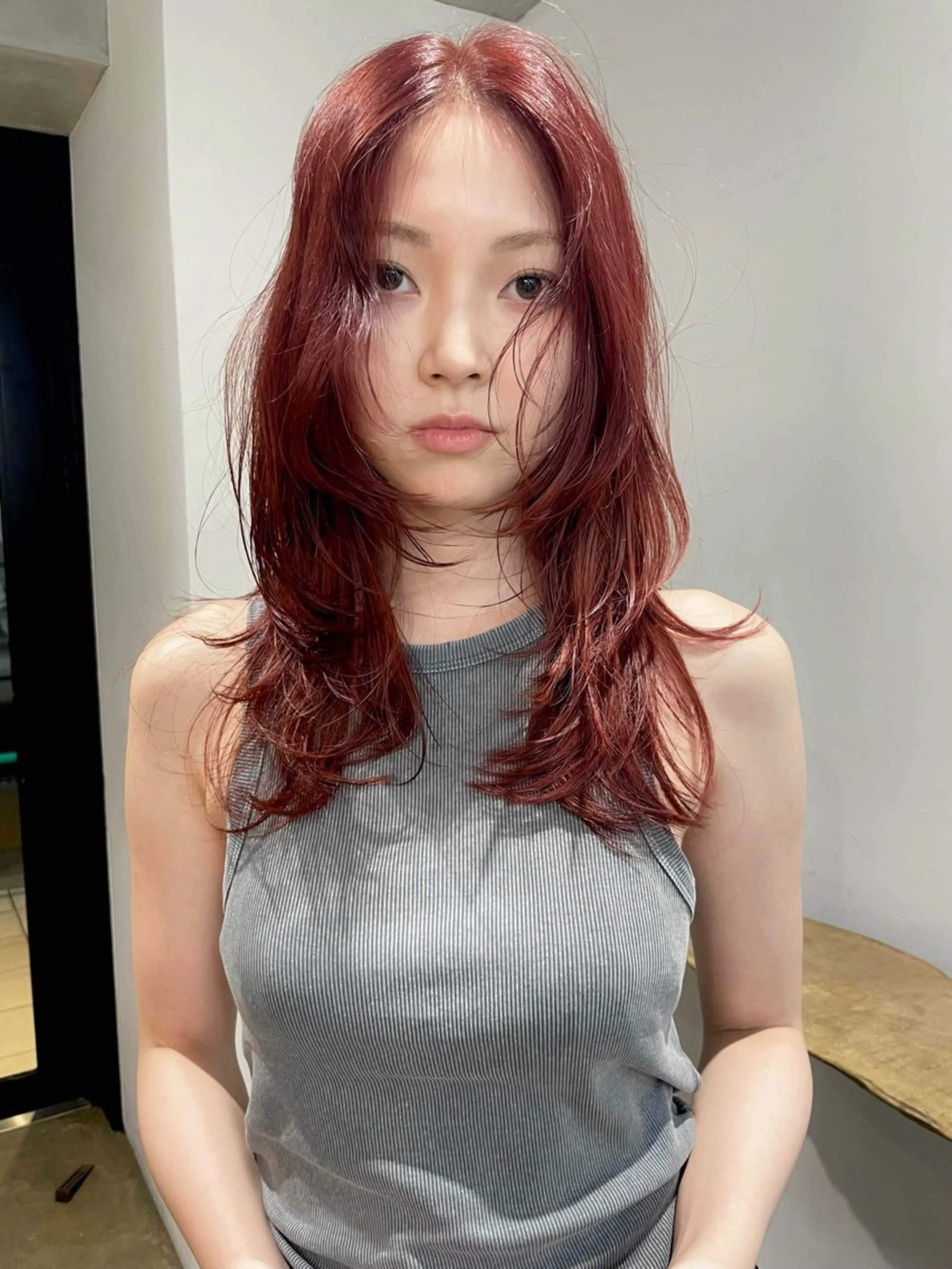 セミロング カラー レッドカラー レイヤーカット hemm hemm所属・ニュアンスパーマ🪿 透明感カラー岩波ゆいのヘアスタイル