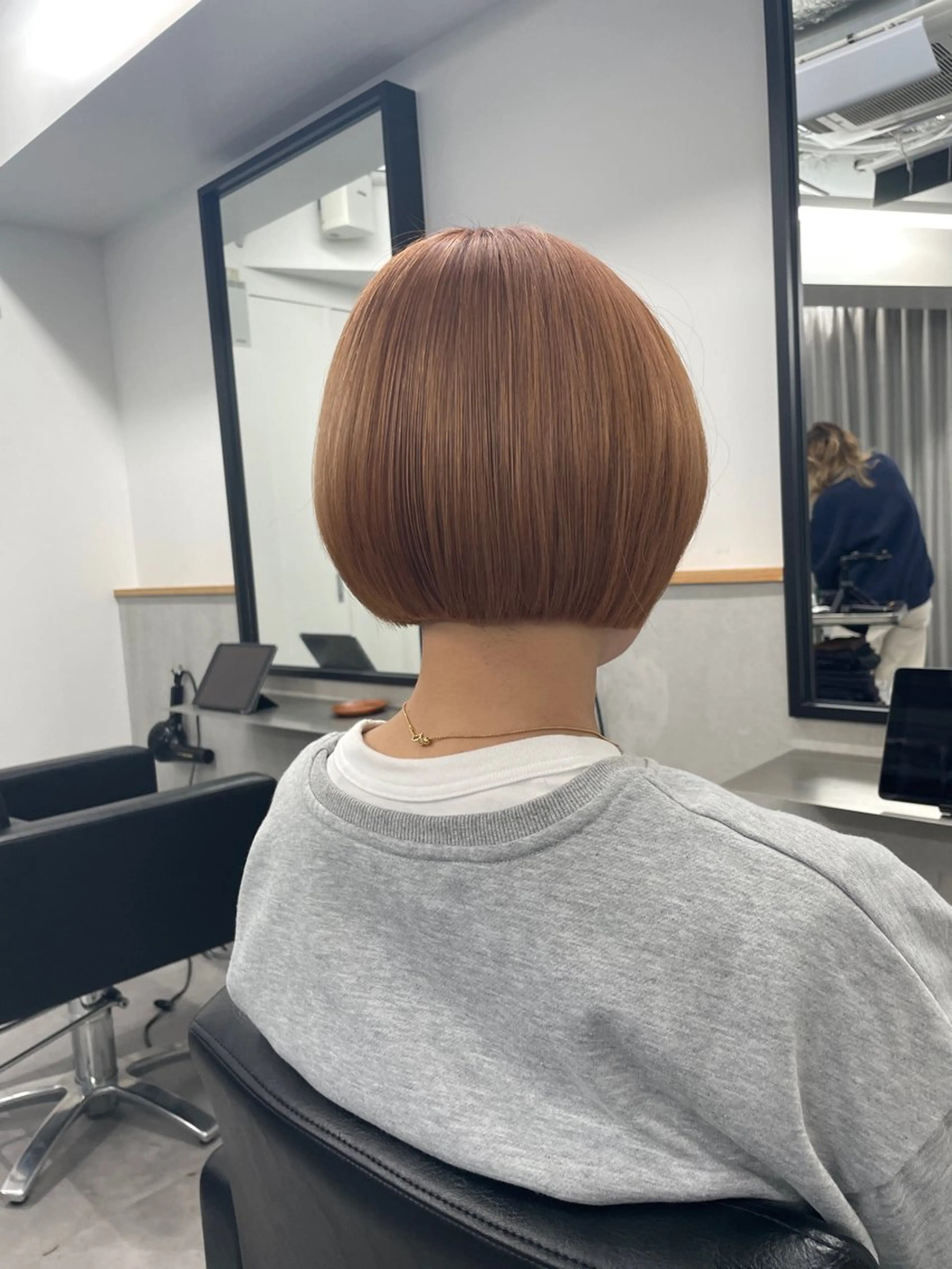 ショート 切りっぱなしボブ レイヤー/縮毛矯正のヘアスタイル