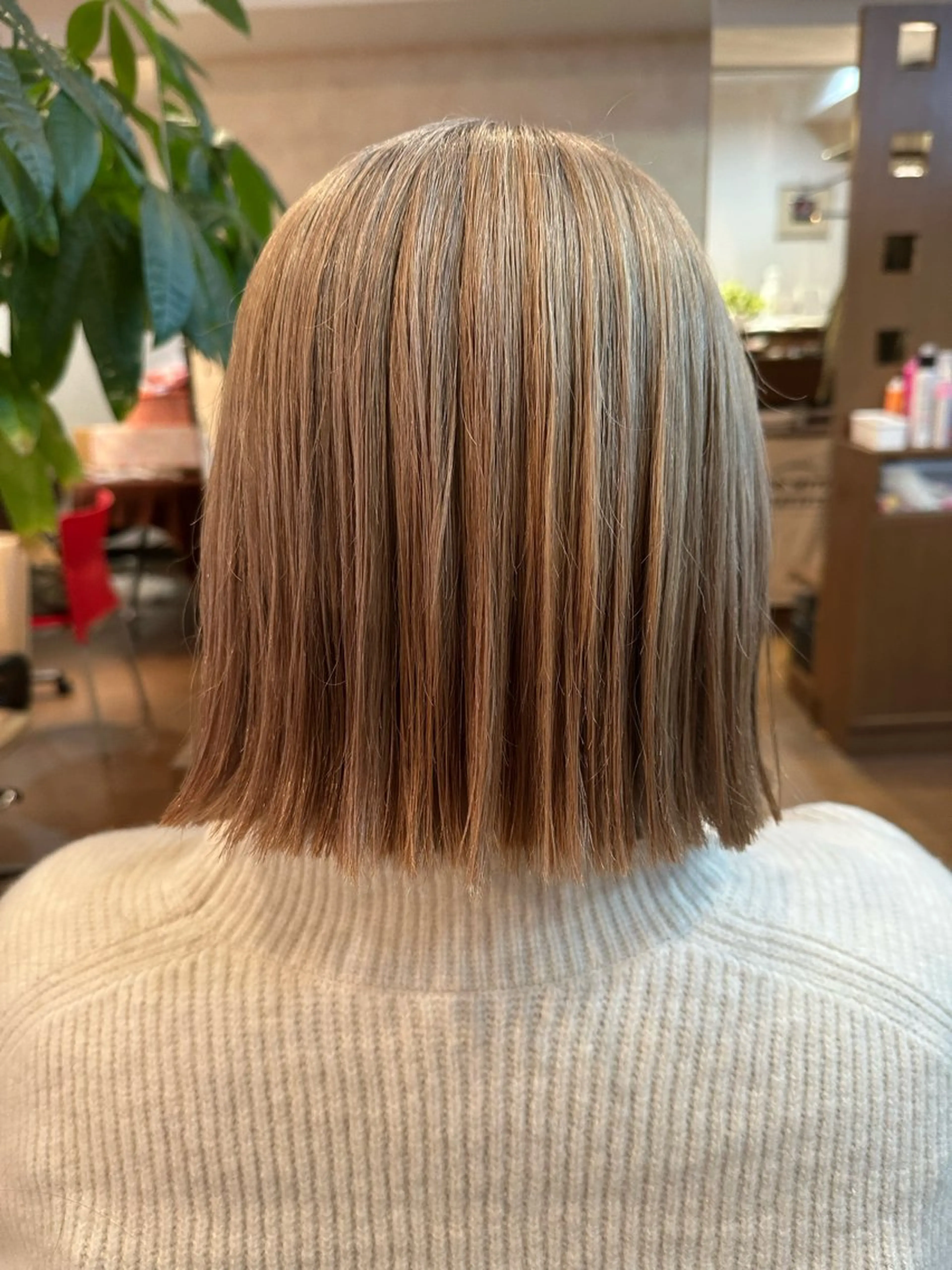 ミディアム カラー coupe ciseauxのヘアスタイル