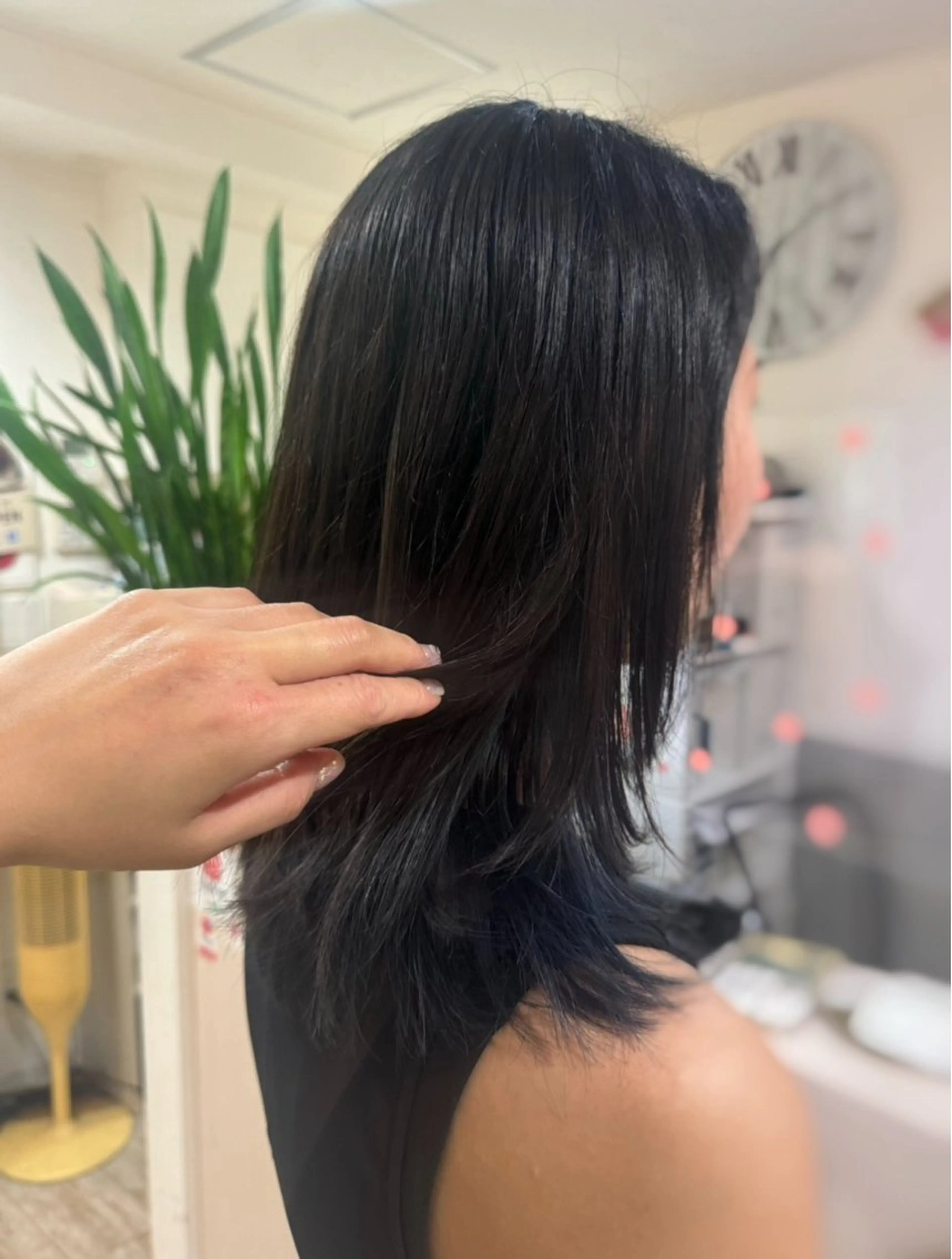 ミディアム カラー ブルーカラー インナーカラー 顔周りカット レイヤーカット 個室サロン🌼万希 ヘアケア/ヘッドスパのヘアスタイル