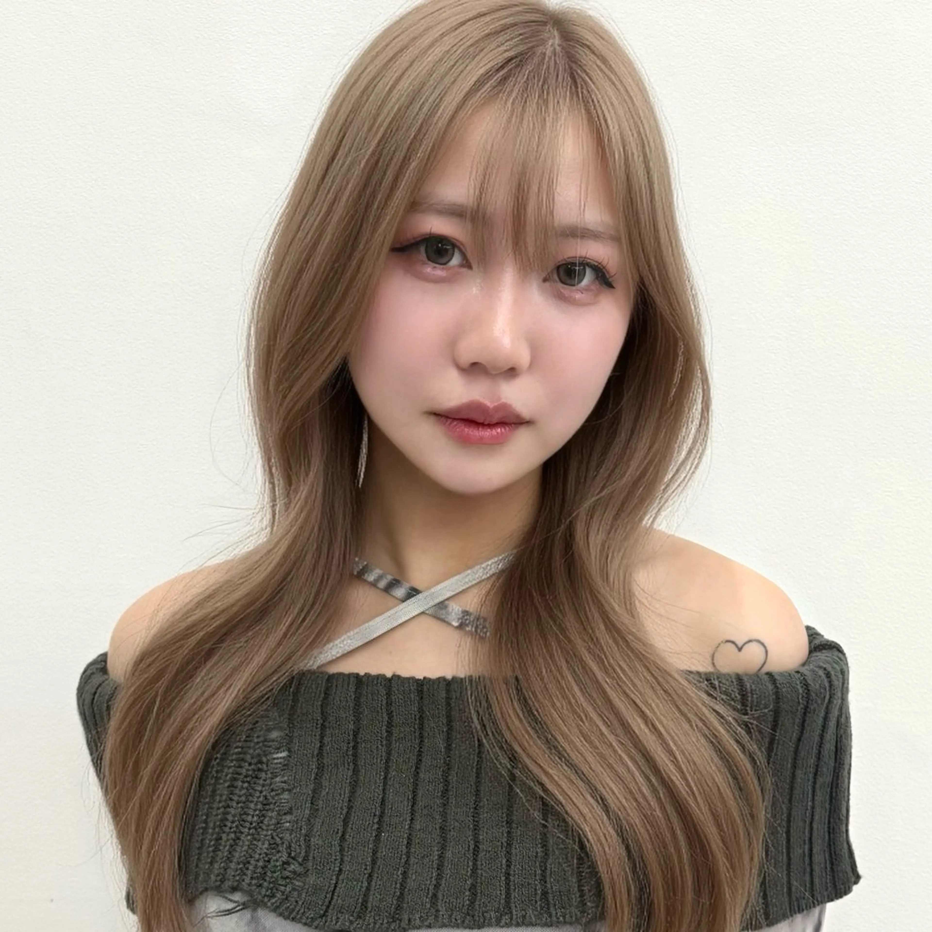 ロング ケアカラー 髪質改善 レイヤーカット 縮毛矯正 トリートメント ヘアカラー 鍋田/ 渋谷/ 縮毛矯正／レイヤーのヘアスタイル