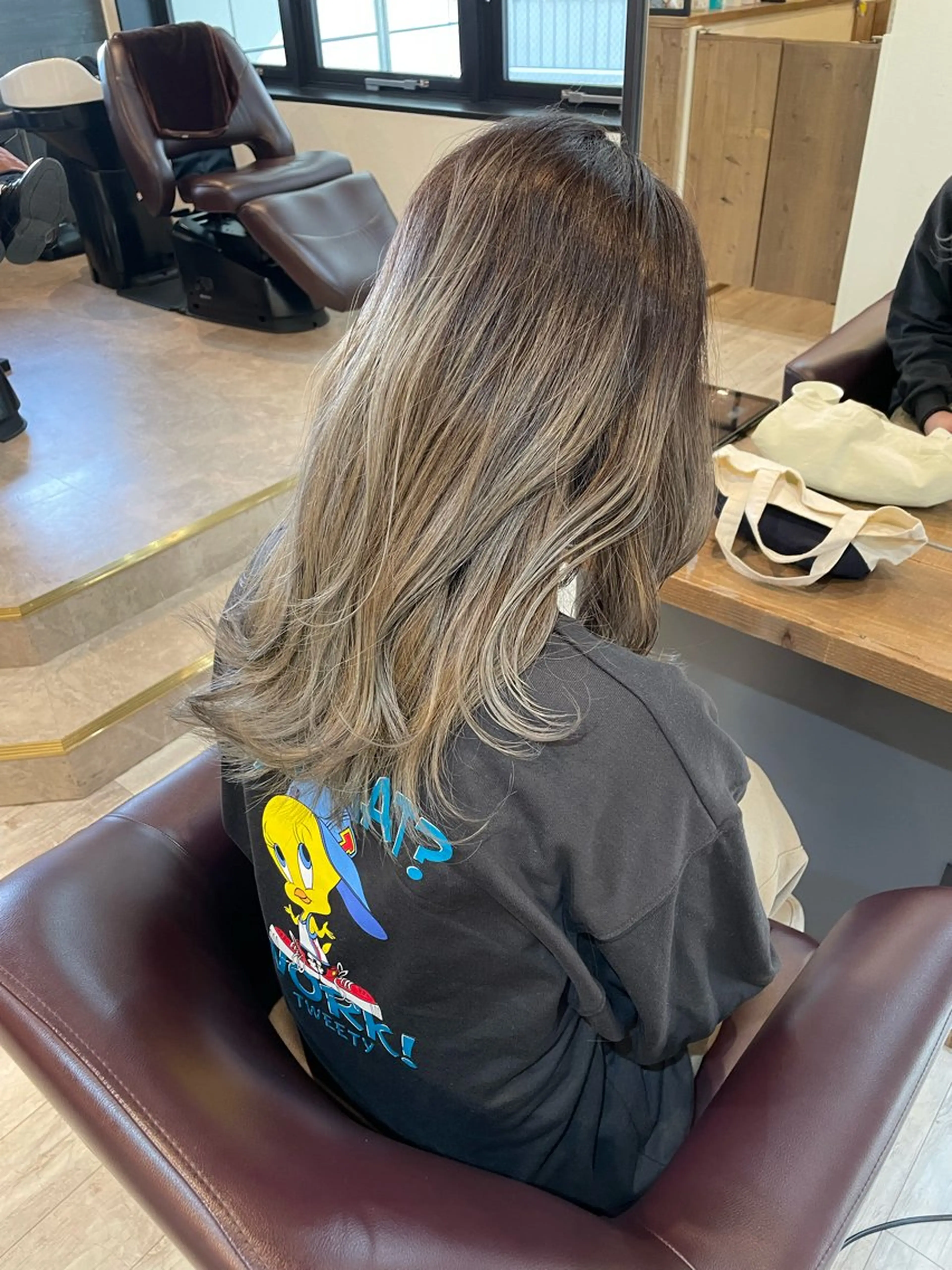 ミディアム カラー バレイヤージュ レイヤーカット ニュアンスカラー🫧 加納のヘアスタイル