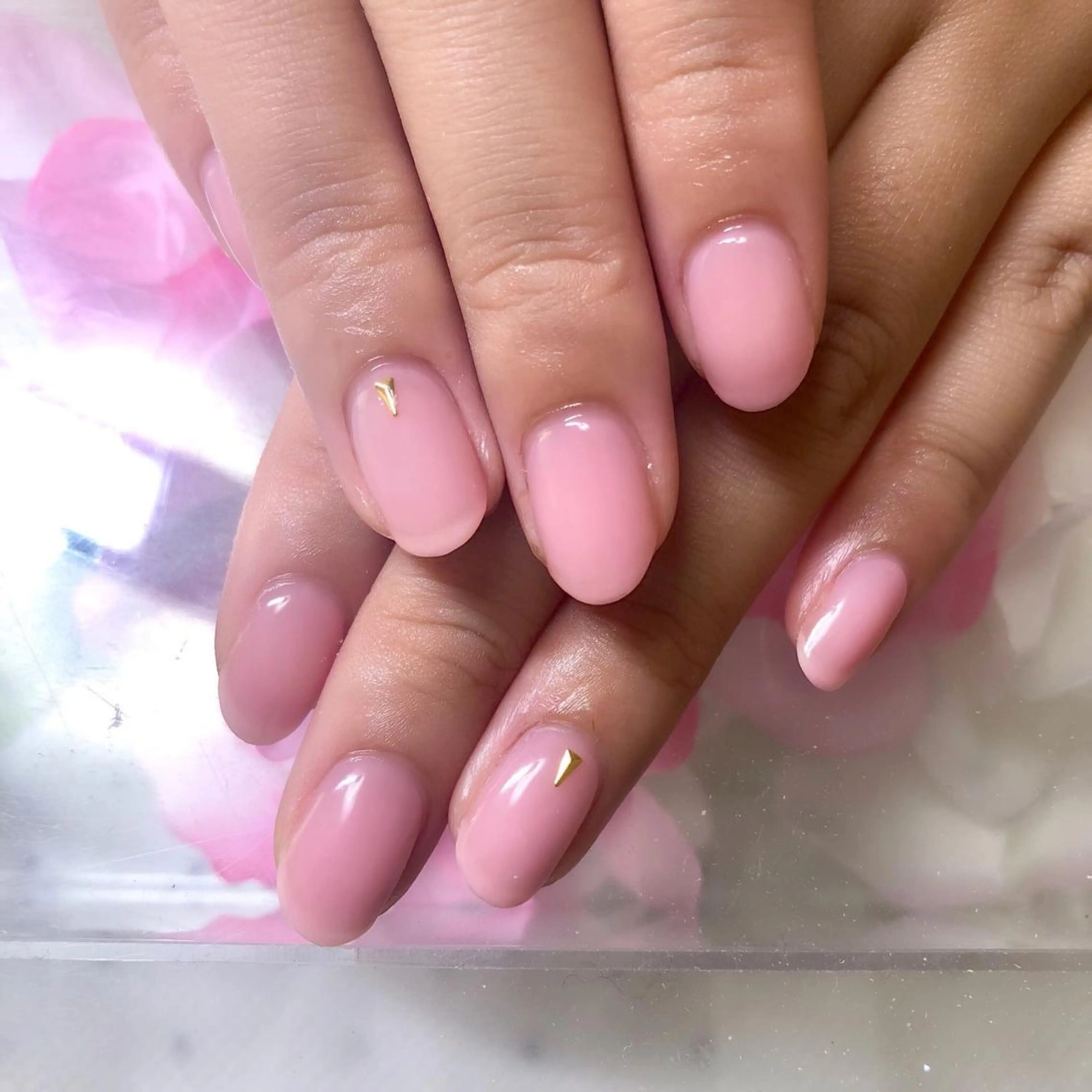 ネイル ワンカラーネイル ピンク シンプルネイル ストーンネイル ハンドネイル luana nailのネイルデザイン