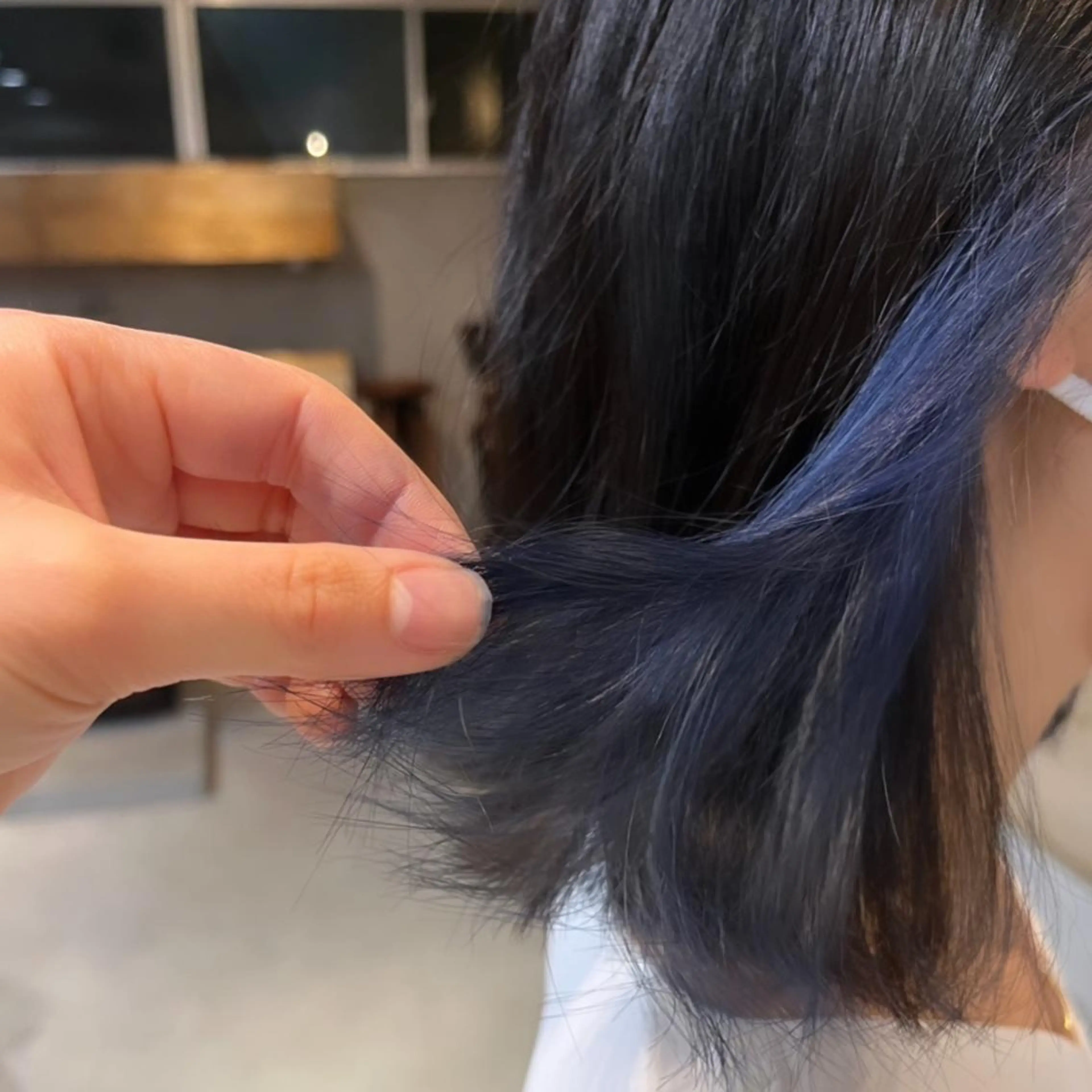 ショート カラー 黒髪 ブルーカラー ブルーブラック ダブルカラー インナーカラー ヘアカラー トリートメント ヘッドスパ ヘアセット カジュアルを女っぽく 𝗮𝘆𝗮𝗰𝗼のヘアスタイル
