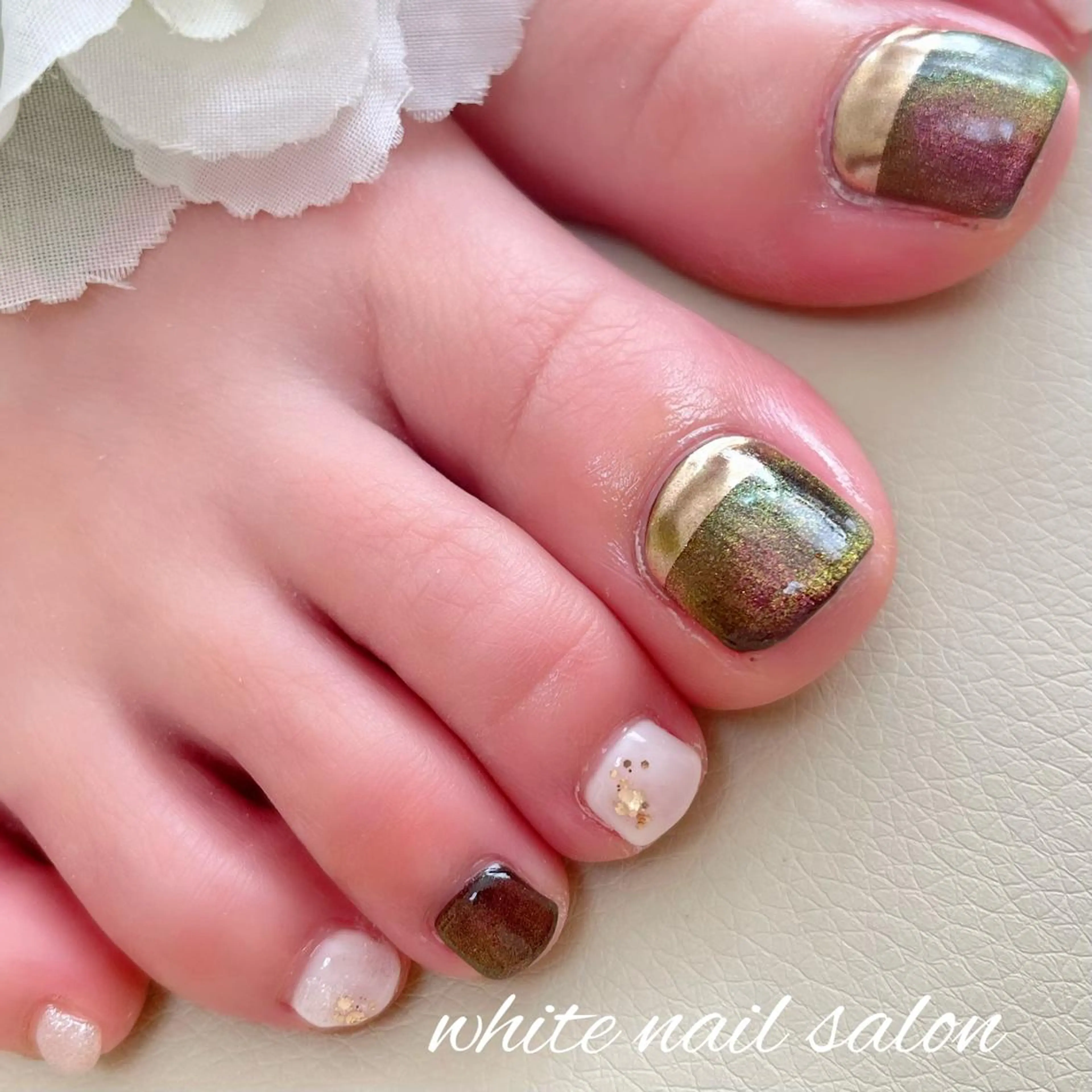 ネイル フットネイル ジェルネイル ハードジェル ラメ(グリッター) 持ち込み フットネイル white nail salonのネイルデザイン