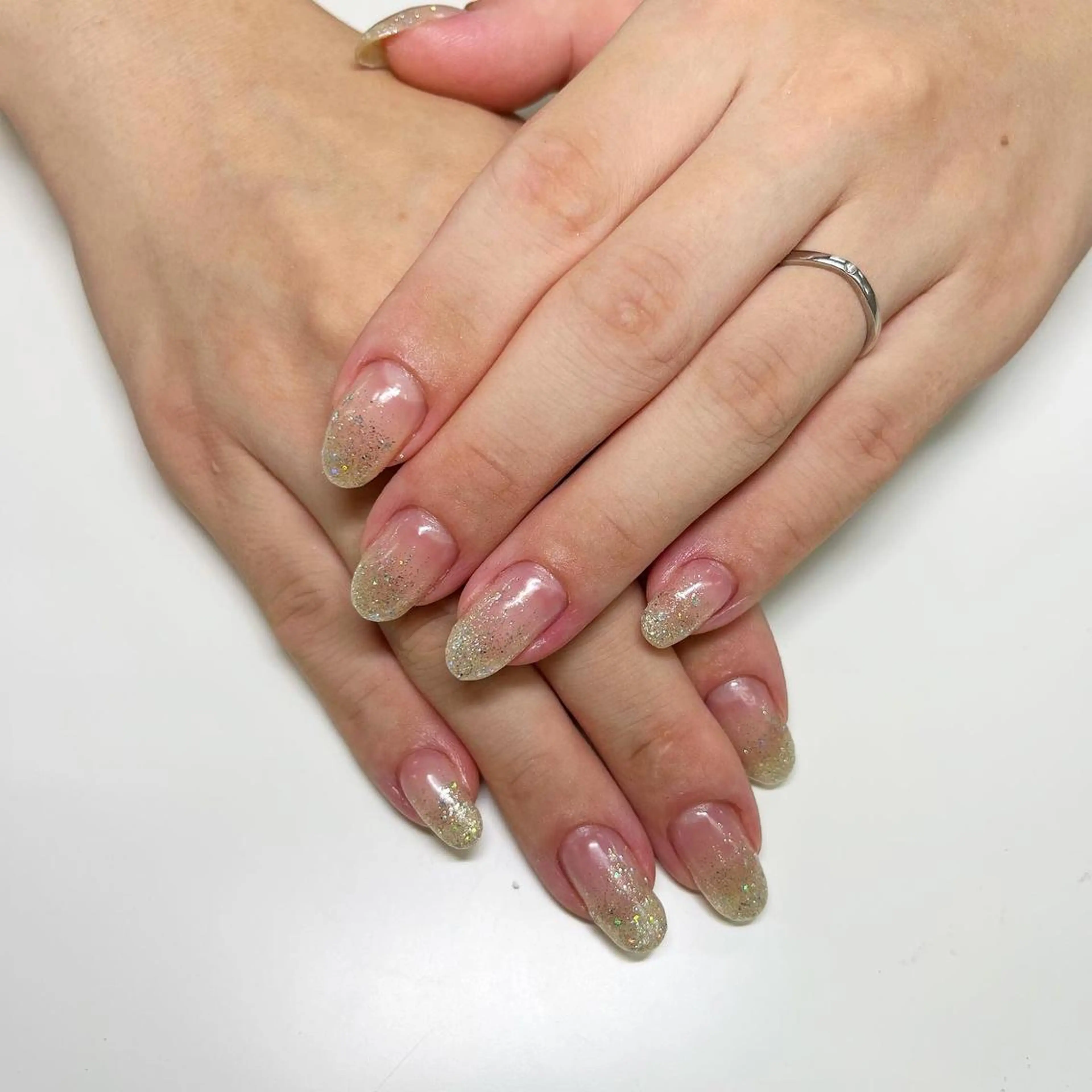 ネイル グラデーション ラメ(グリッター) ラメグラデーション 🫧ナオ🫧 /韓国 ヘア/ マンツーマンのヘアスタイル