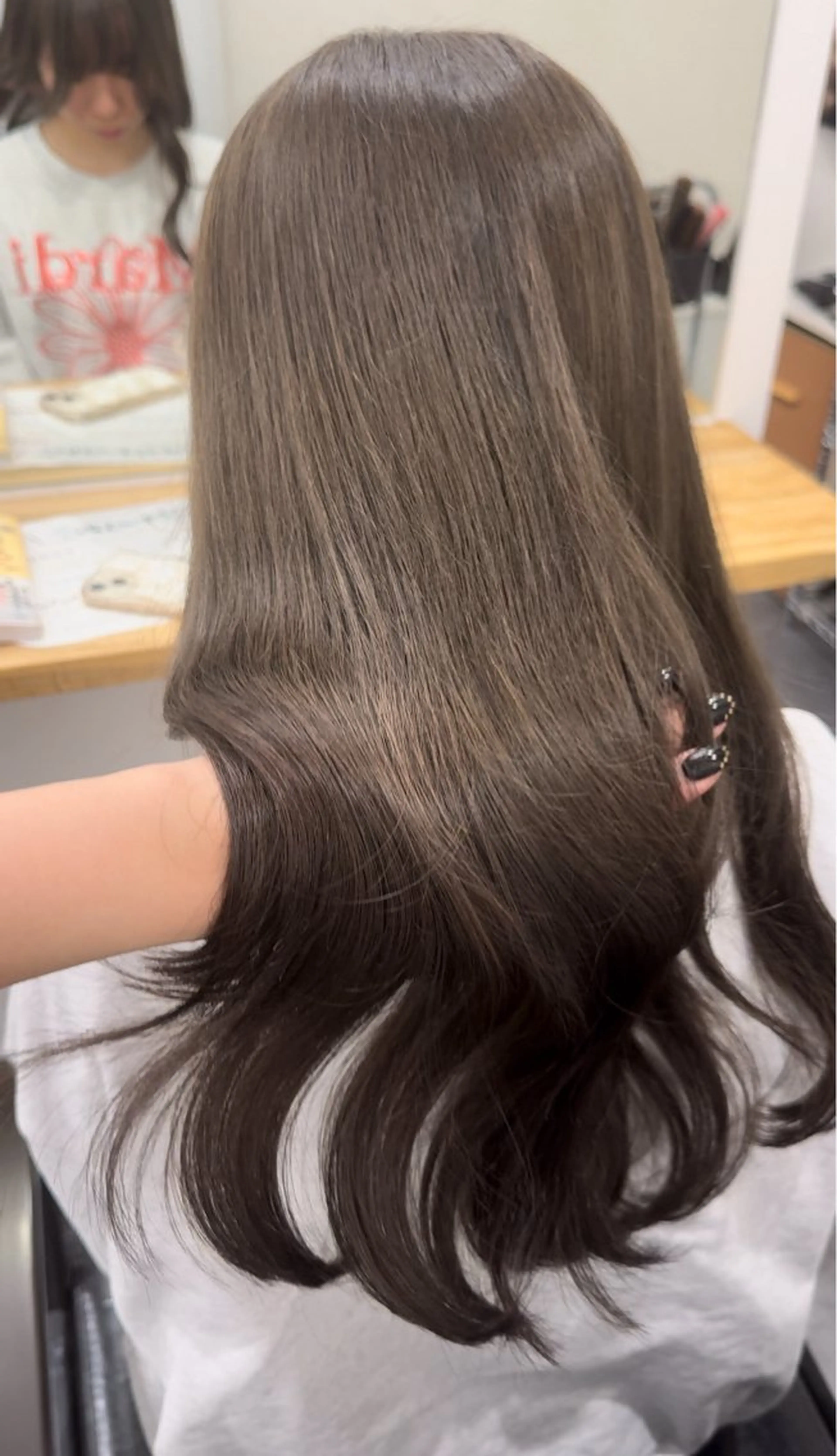 ロング カラー ブリーチ グレージュ ヘーゼル ハイトーンカラー ヘアカラー トリートメント LS HAIR所属・石井 大空のヘアスタイル