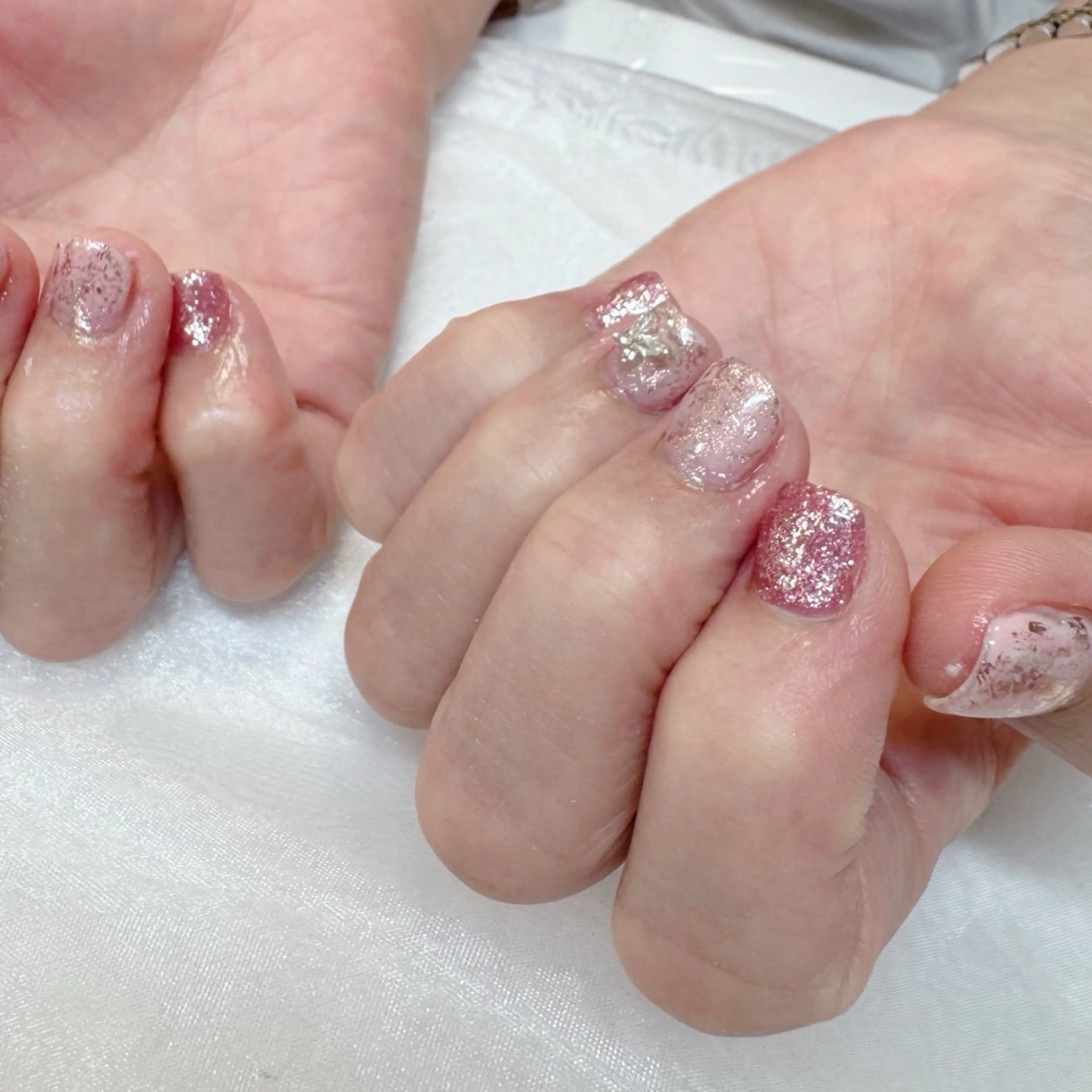 ネイル キラキラネイル ラメ(グリッター) ニュアンスネイル ピンク maruyasu. yのネイルデザイン