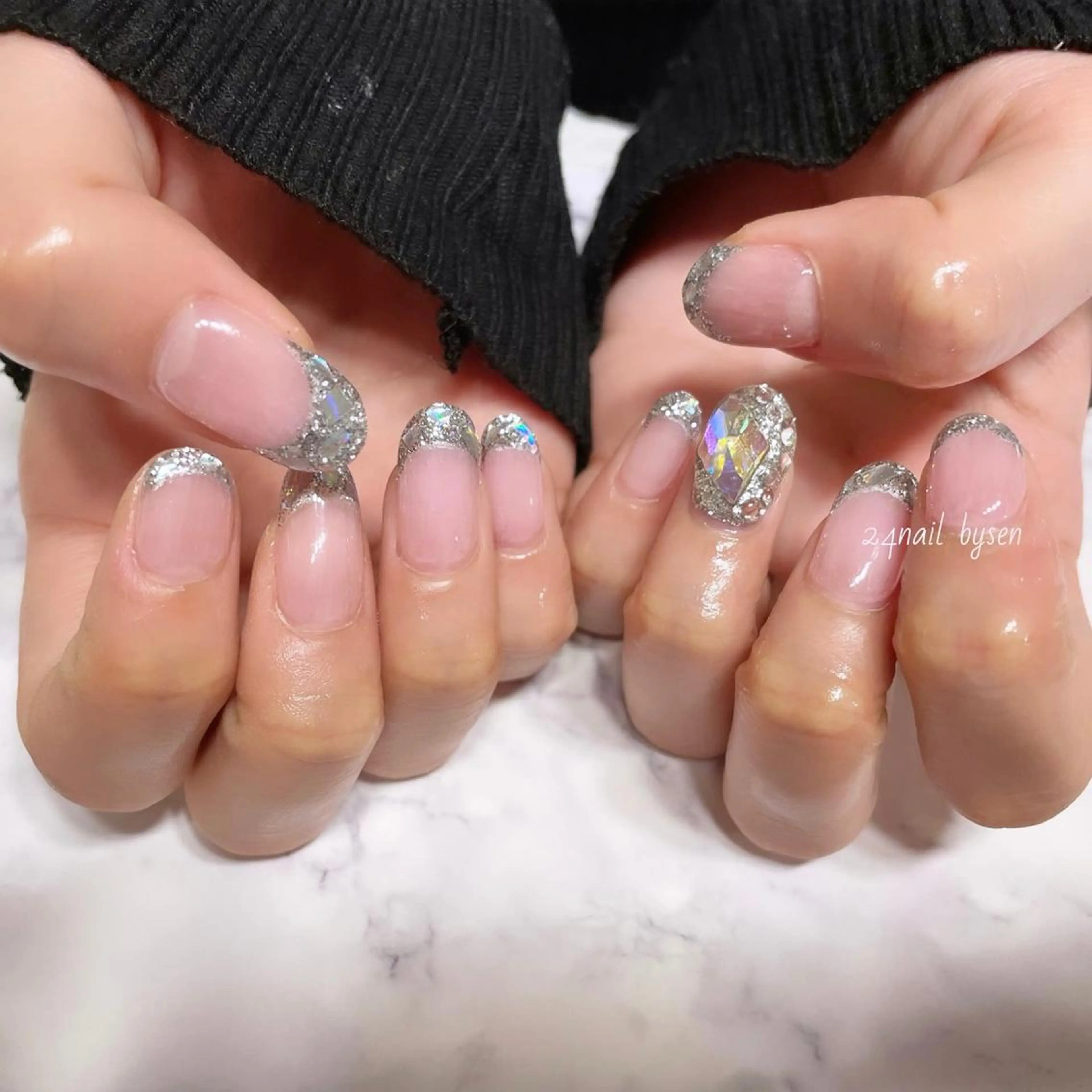 ネイル オーロラネイル フレンチネイル ガラスフレンチ ラメ(グリッター) 持ち込み ハンドネイル Atelier by 24nail/Ayaのネイルデザイン