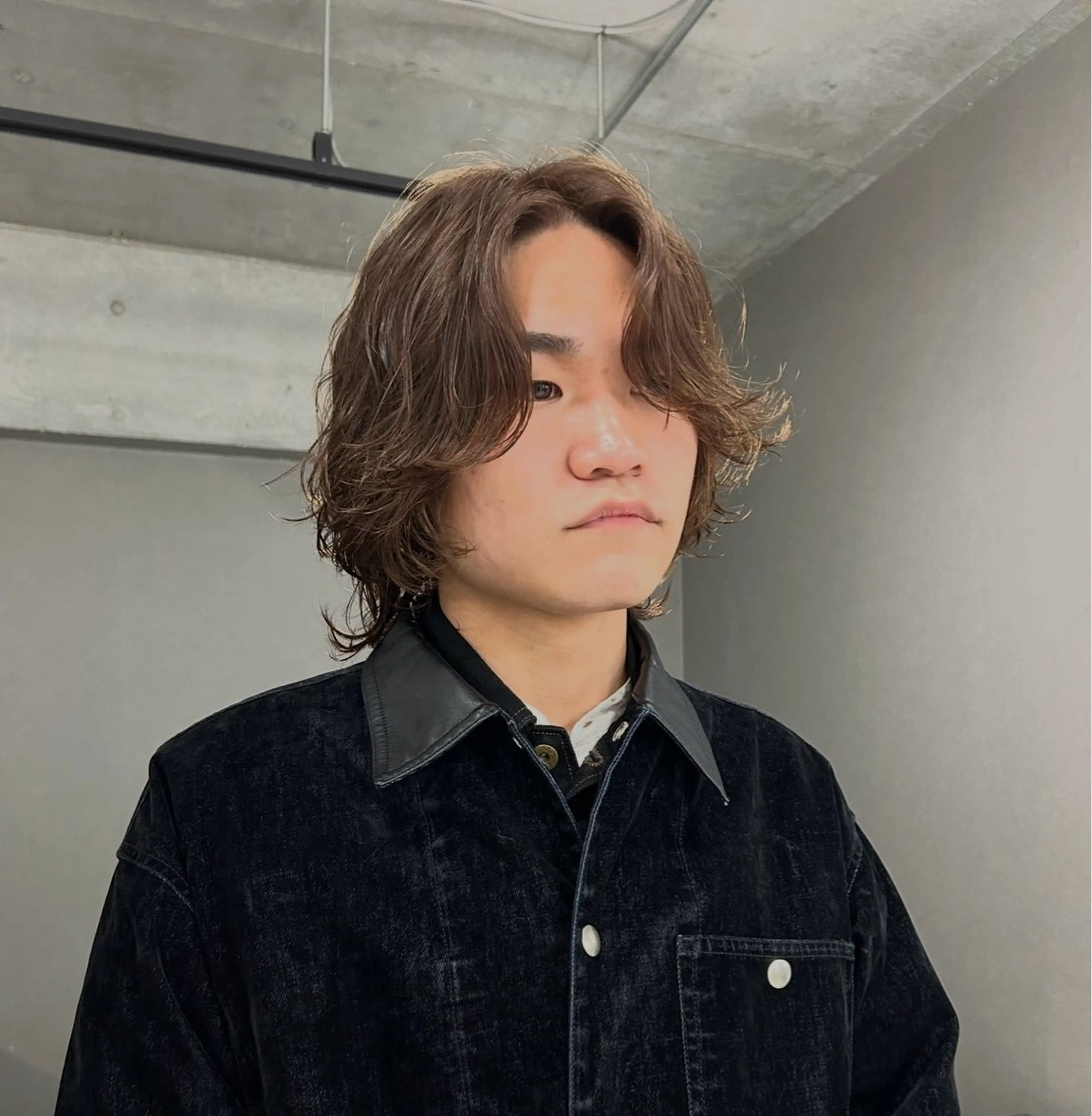 ミディアム パーマ メンズ ミディアムパーマ メンズパーマ 米谷 優吉のヘアスタイル